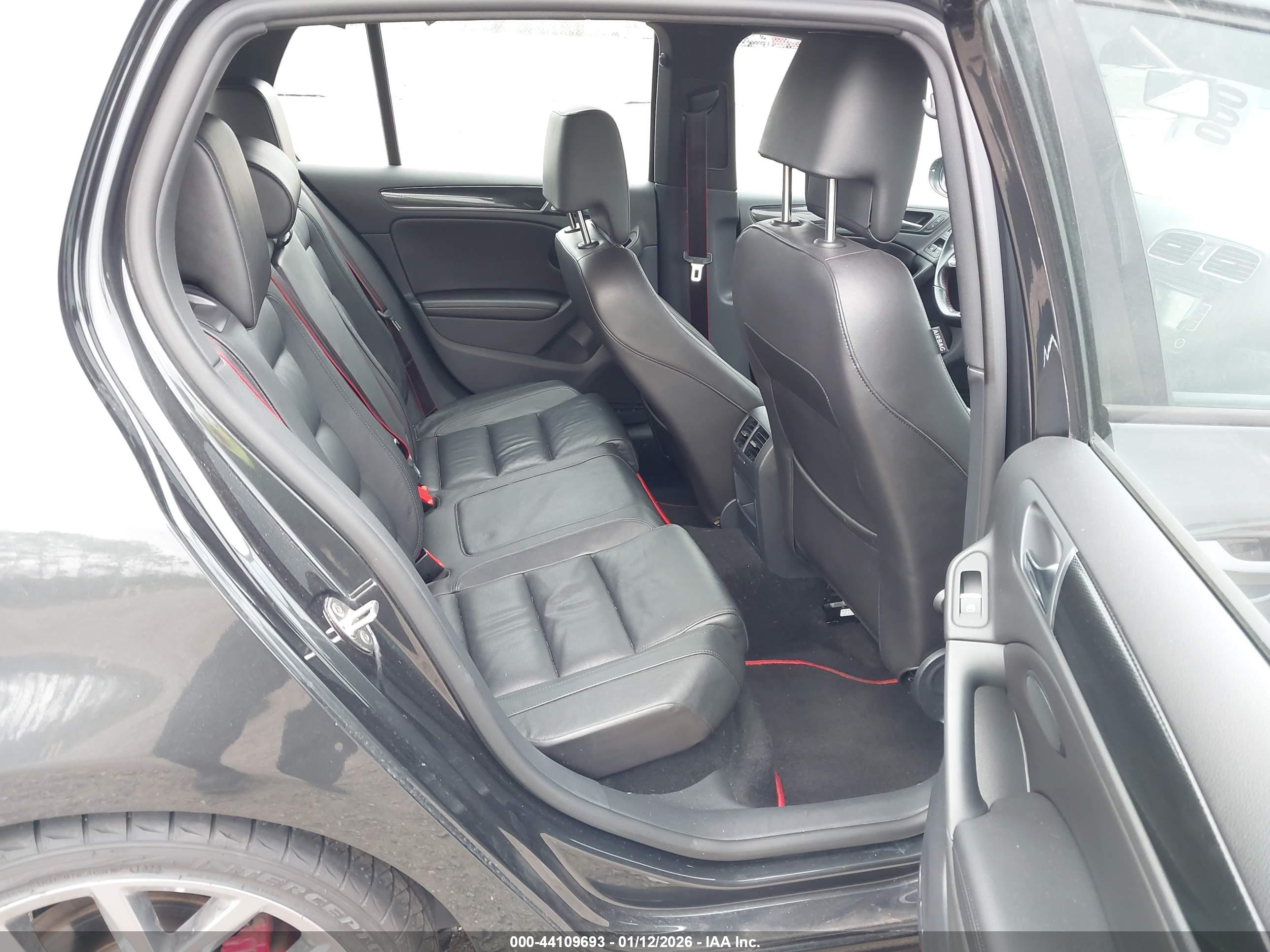 VOLKSWAGEN GTI image 8