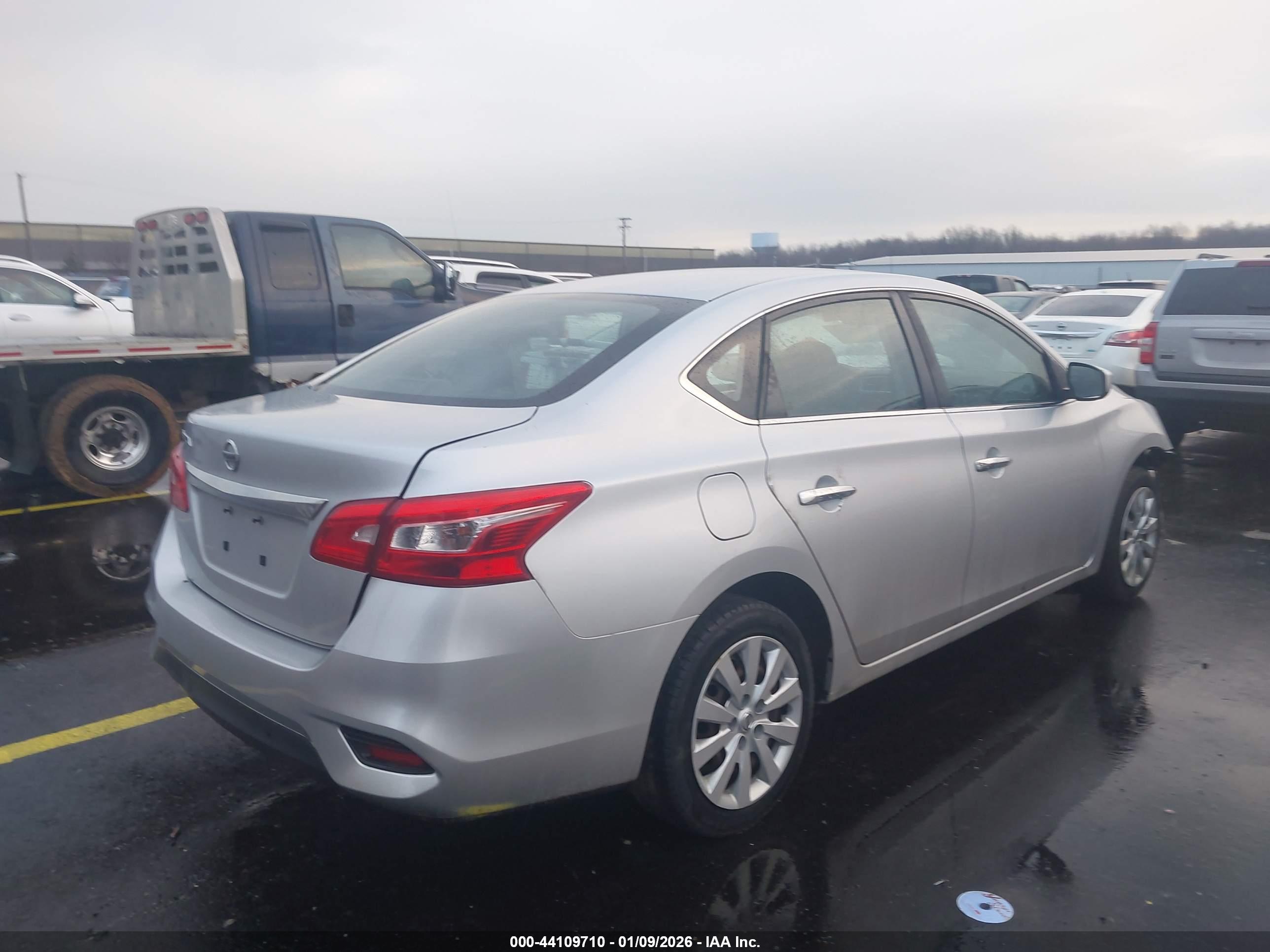 NISSAN SENTRA image 4