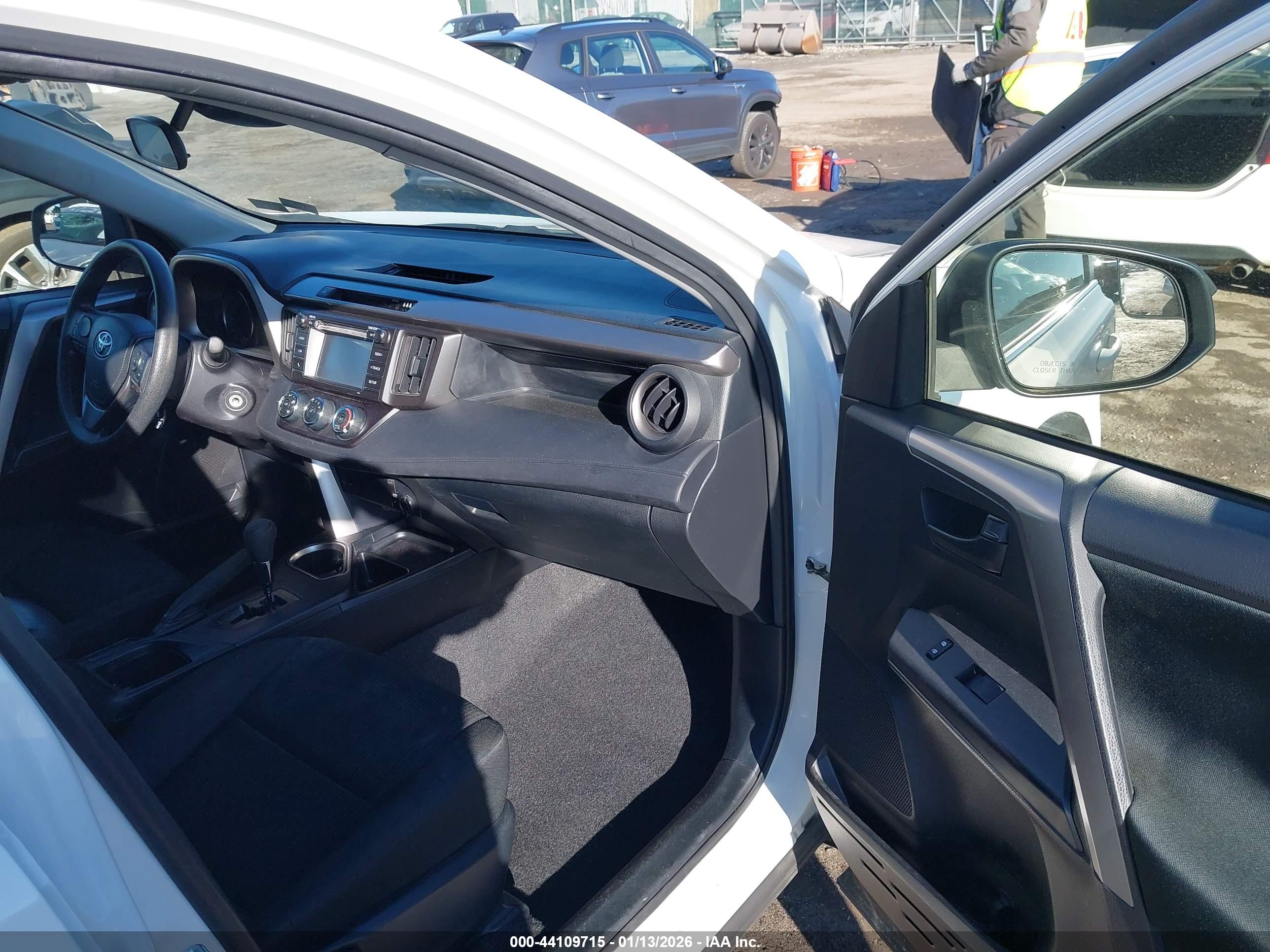 TOYOTA RAV4 image 5