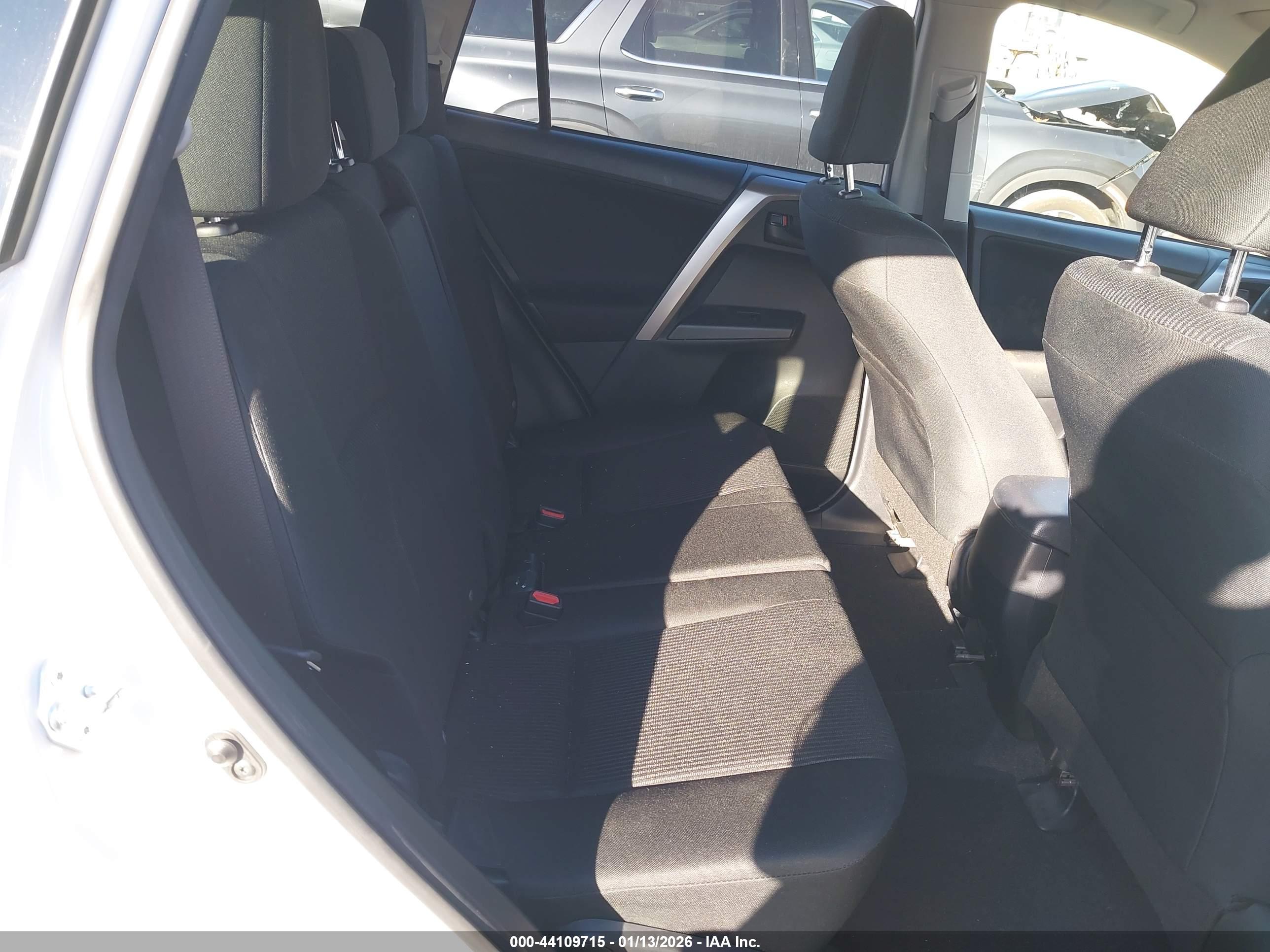 TOYOTA RAV4 image 8