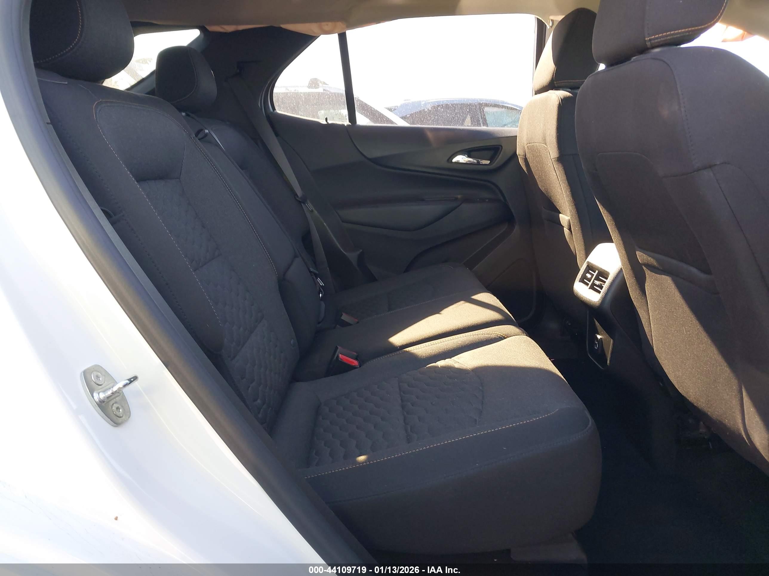 CHEVROLET EQUINOX image 8