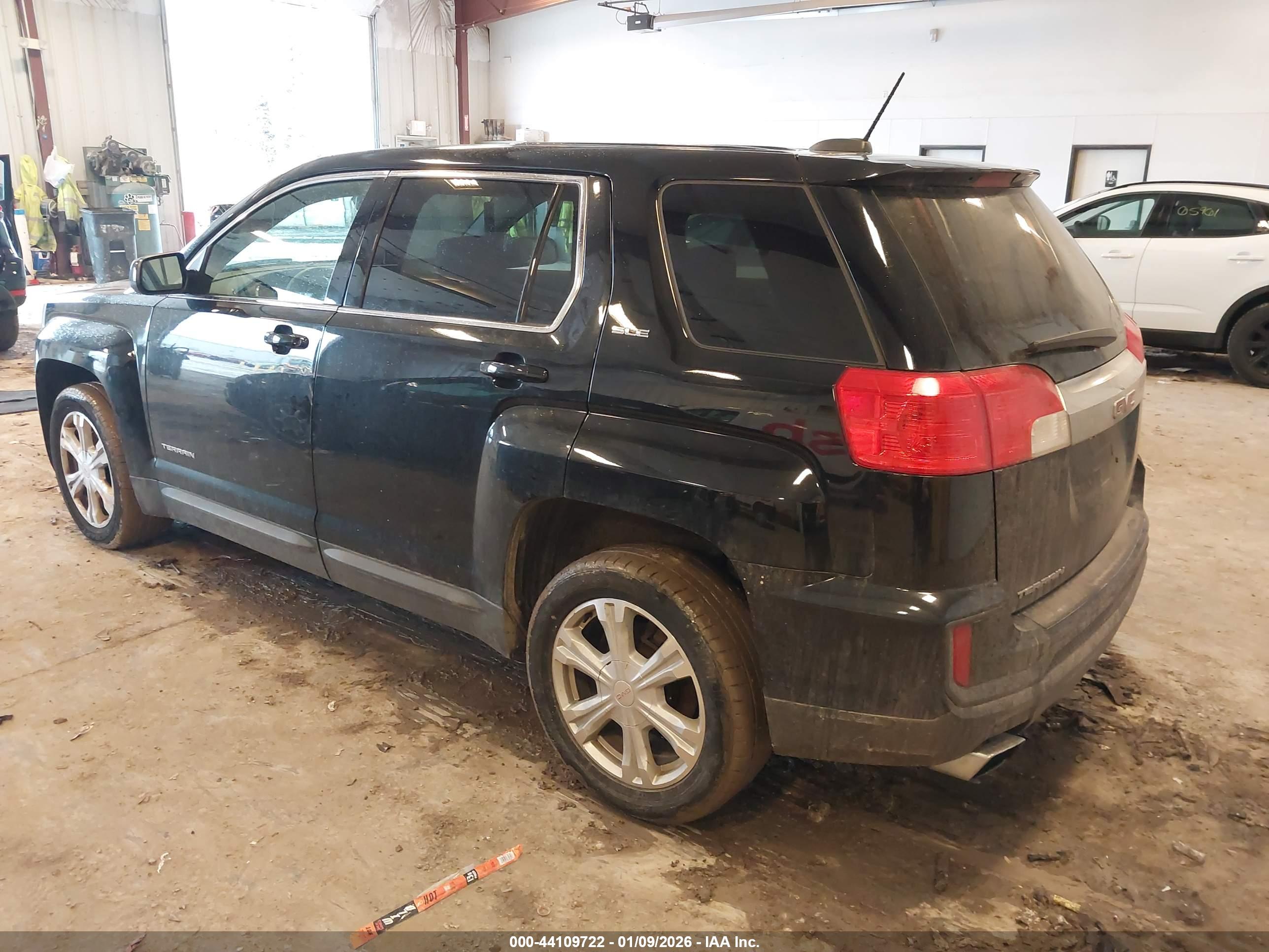 GMC TERRAIN image 3
