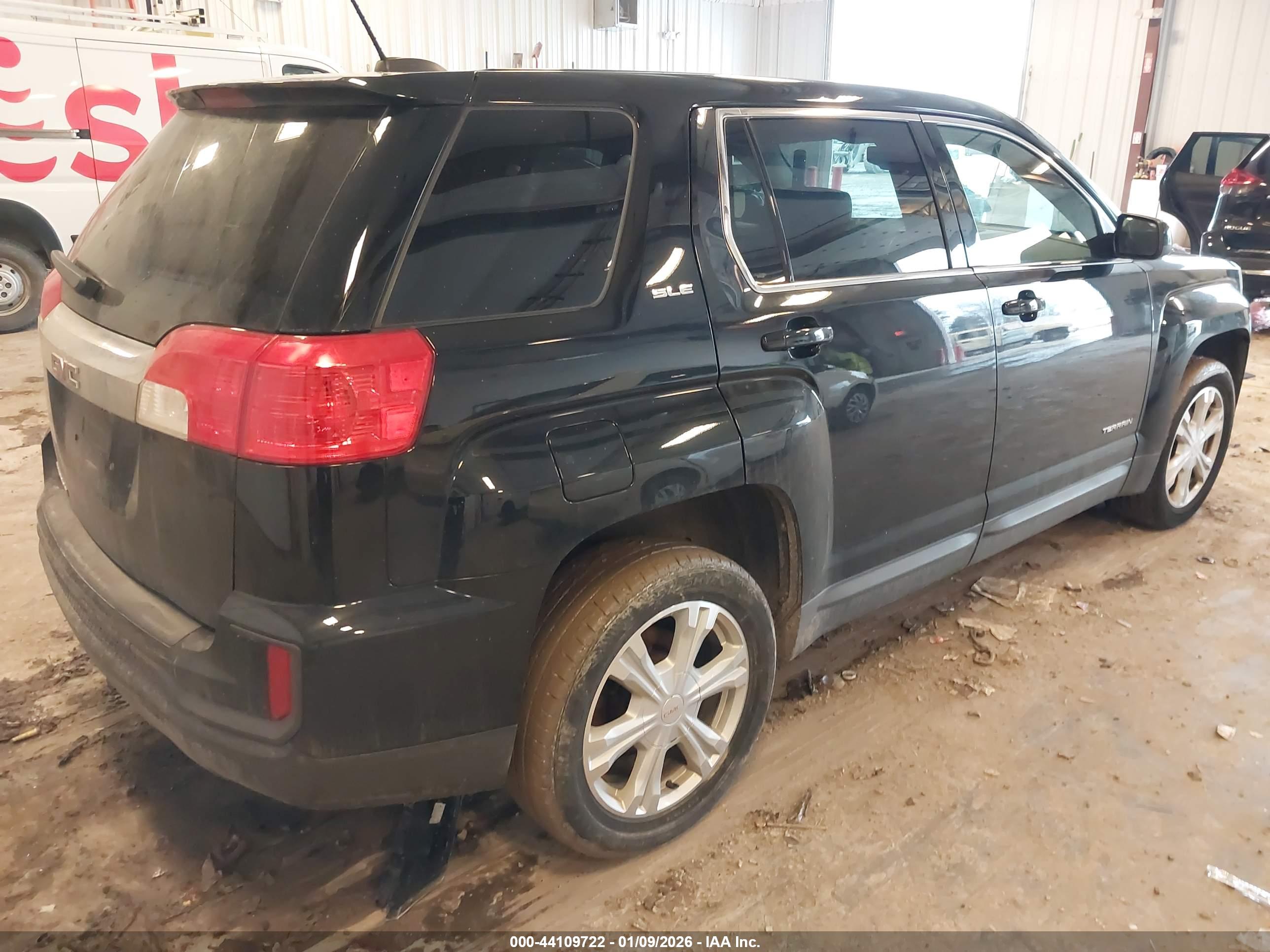 GMC TERRAIN image 4