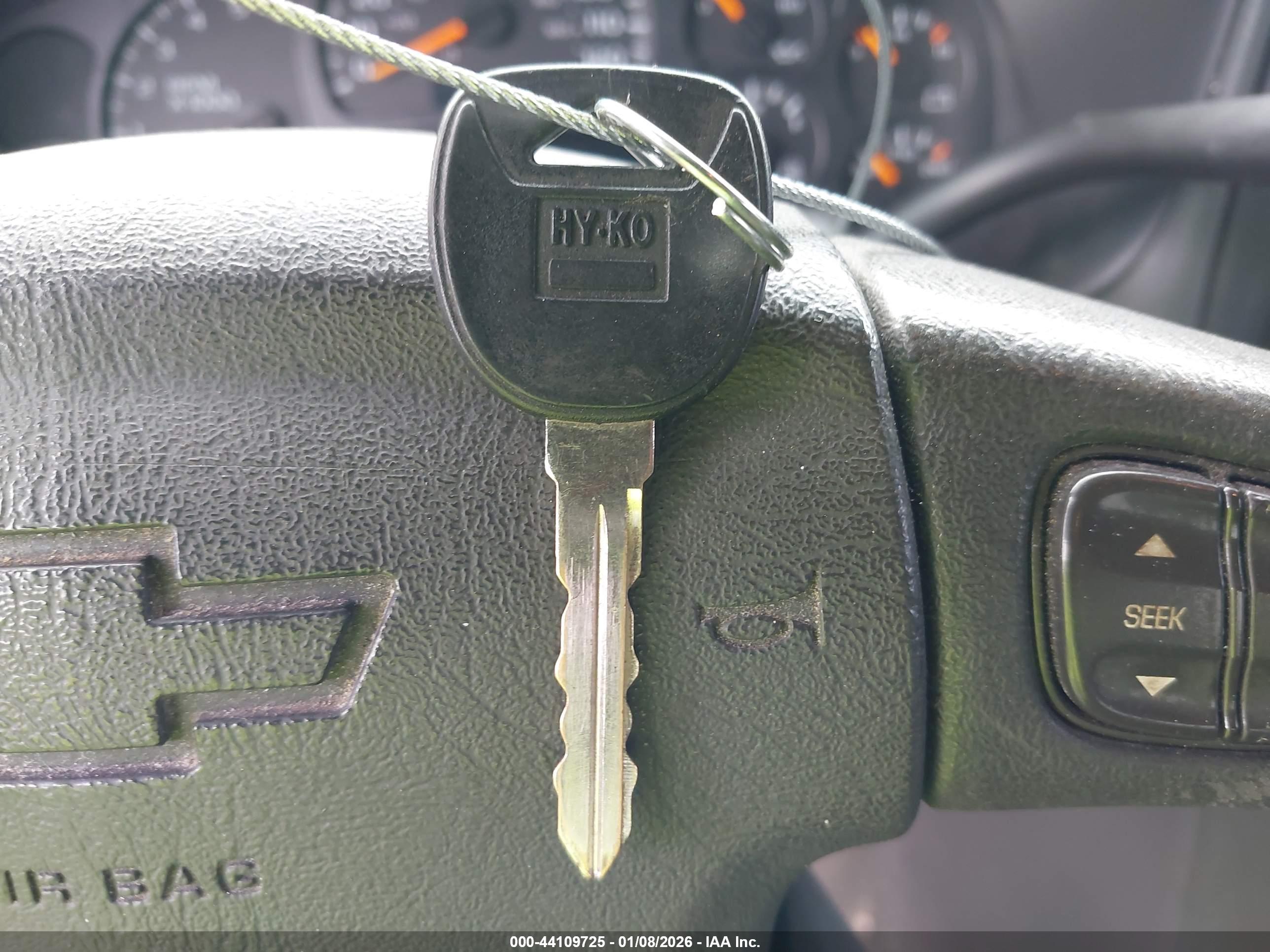 CHEVROLET SILVERADO image 11
