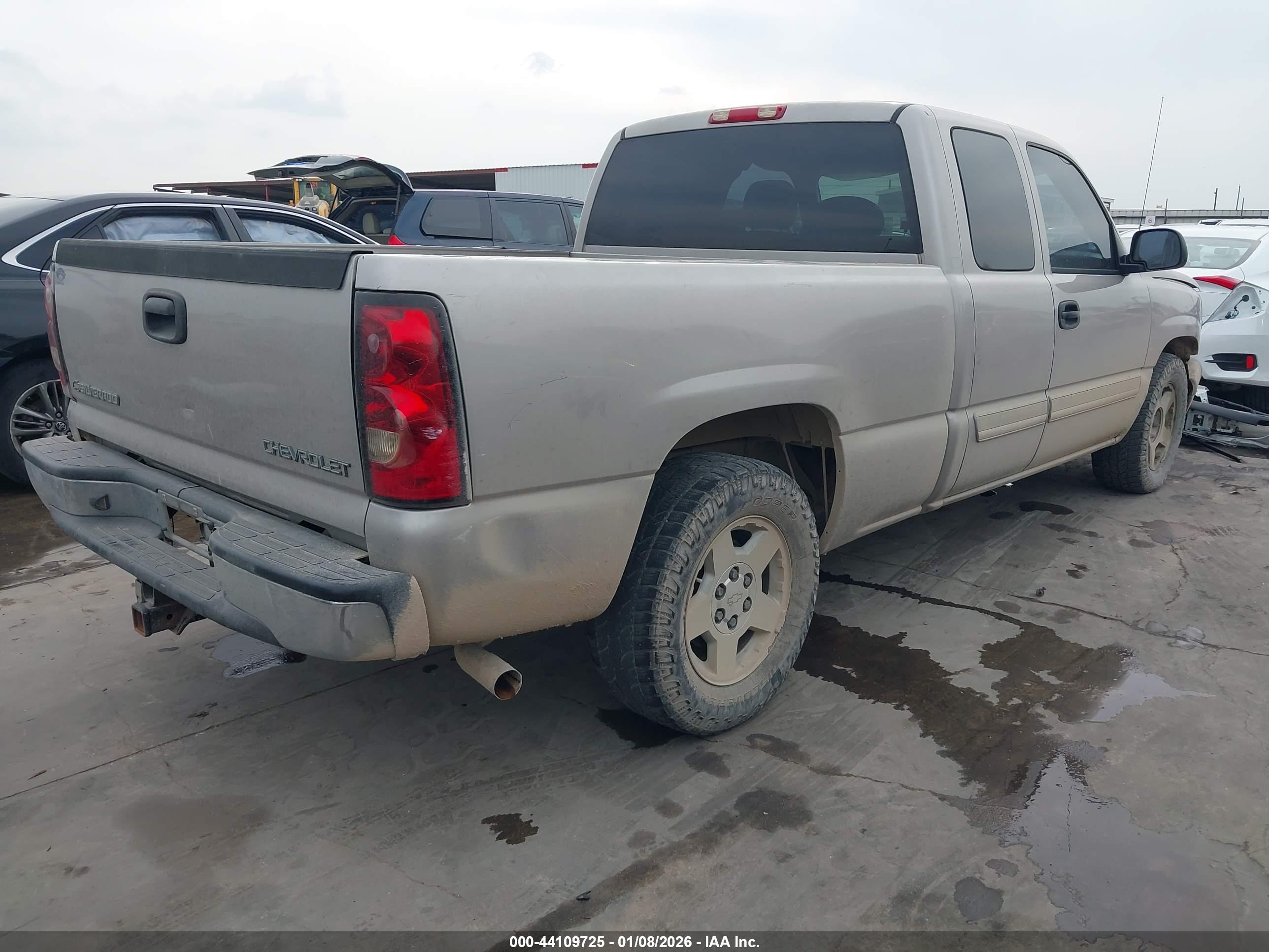 CHEVROLET SILVERADO image 4