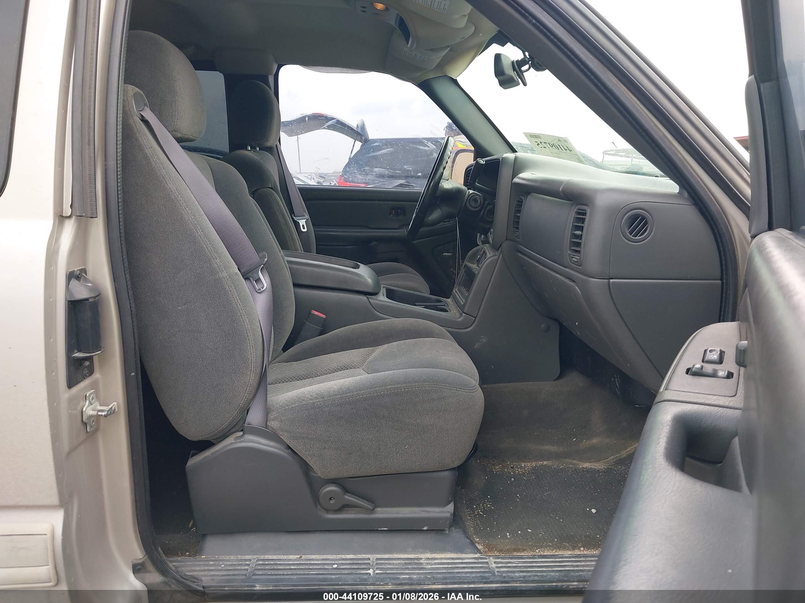 CHEVROLET SILVERADO image 5