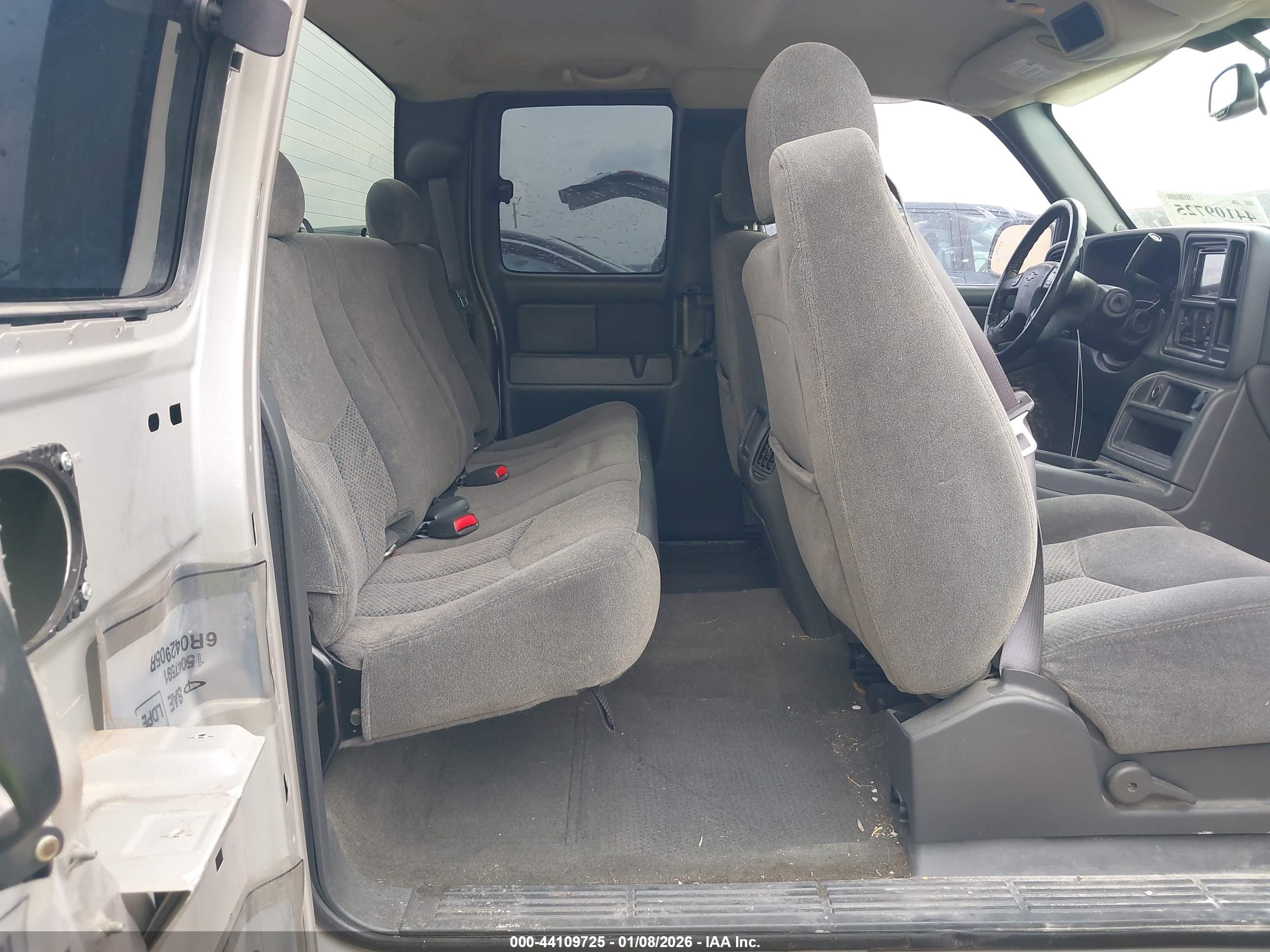 CHEVROLET SILVERADO image 8