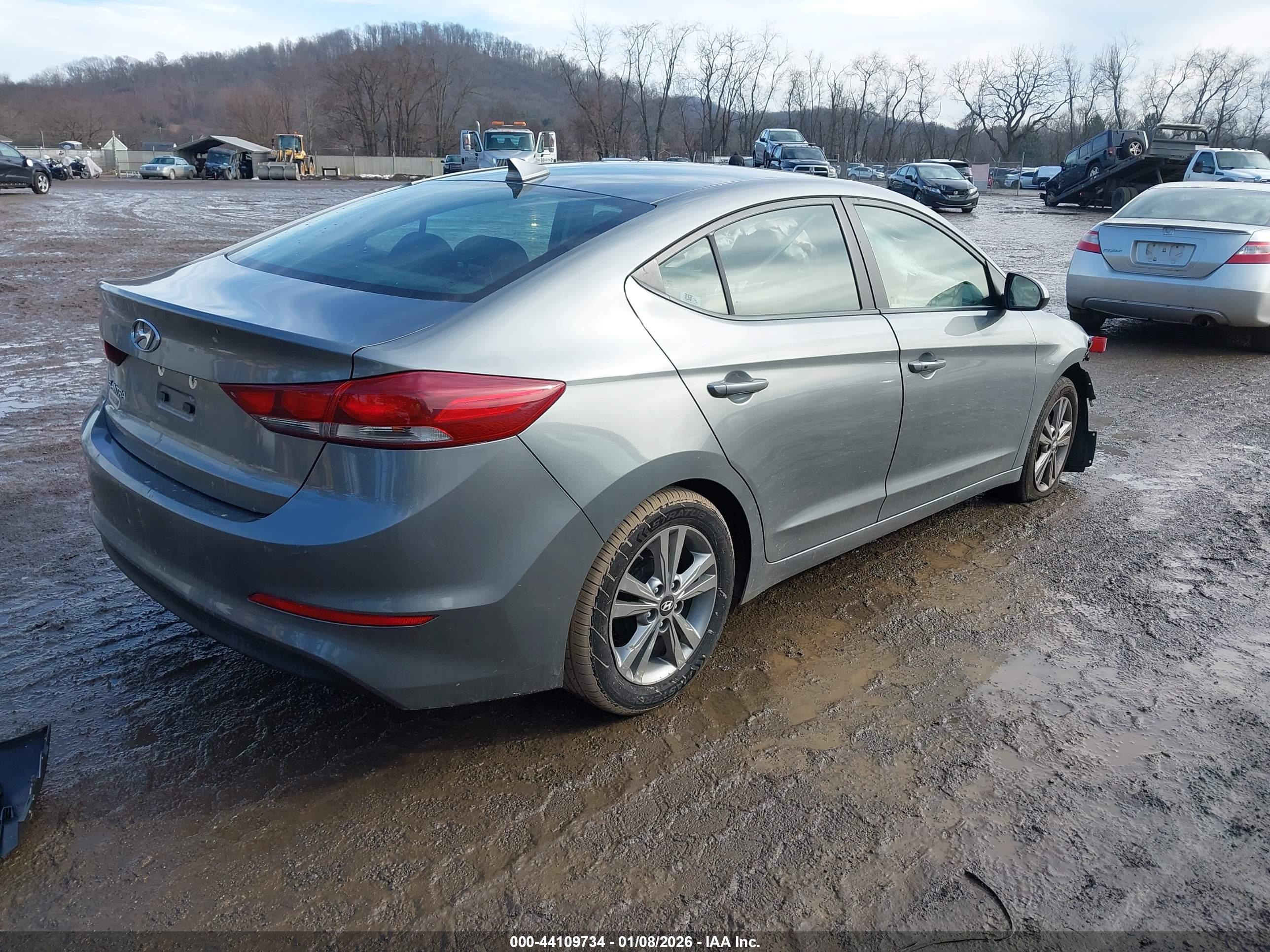 HYUNDAI ELANTRA image 4