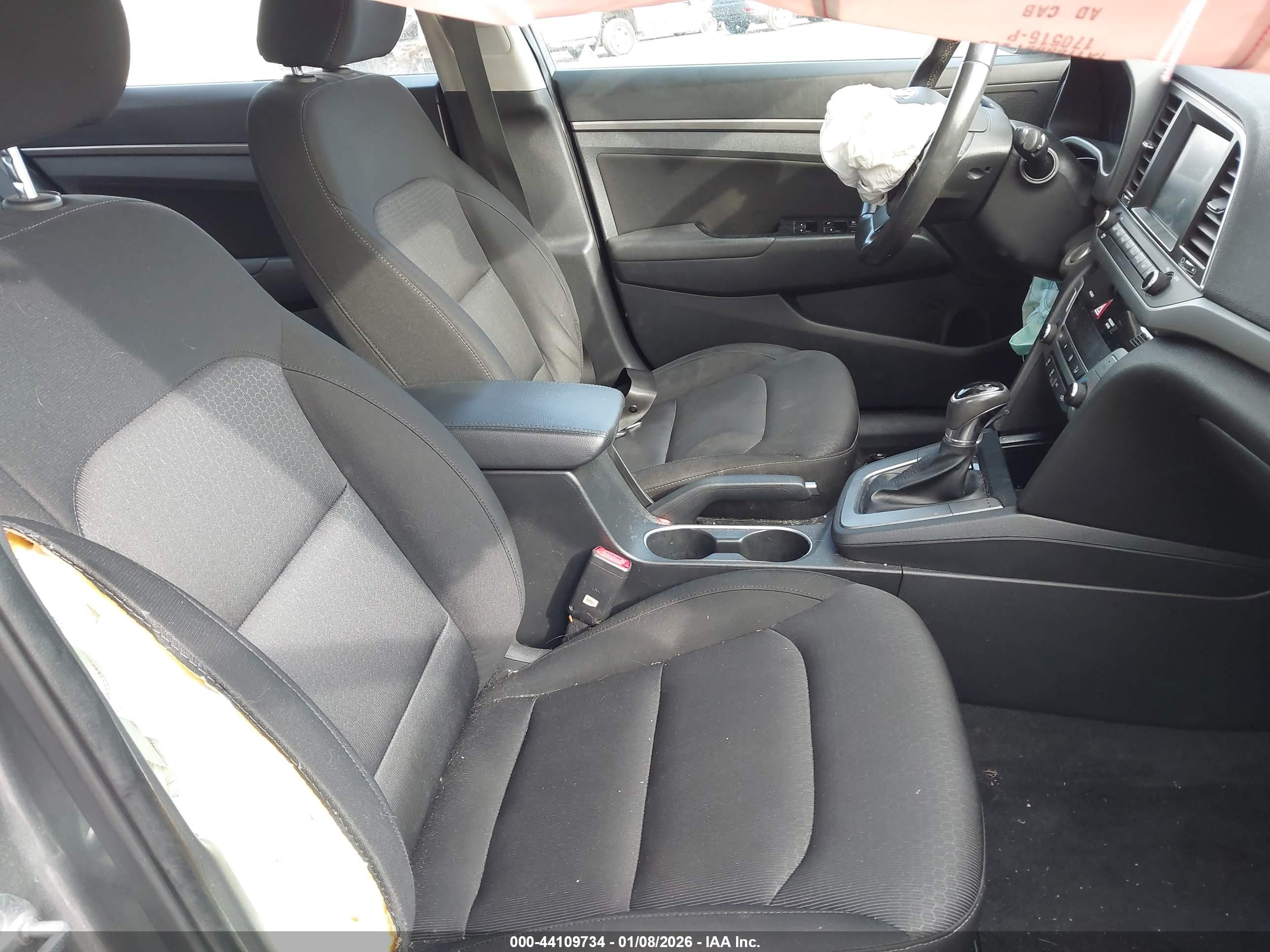 HYUNDAI ELANTRA image 5