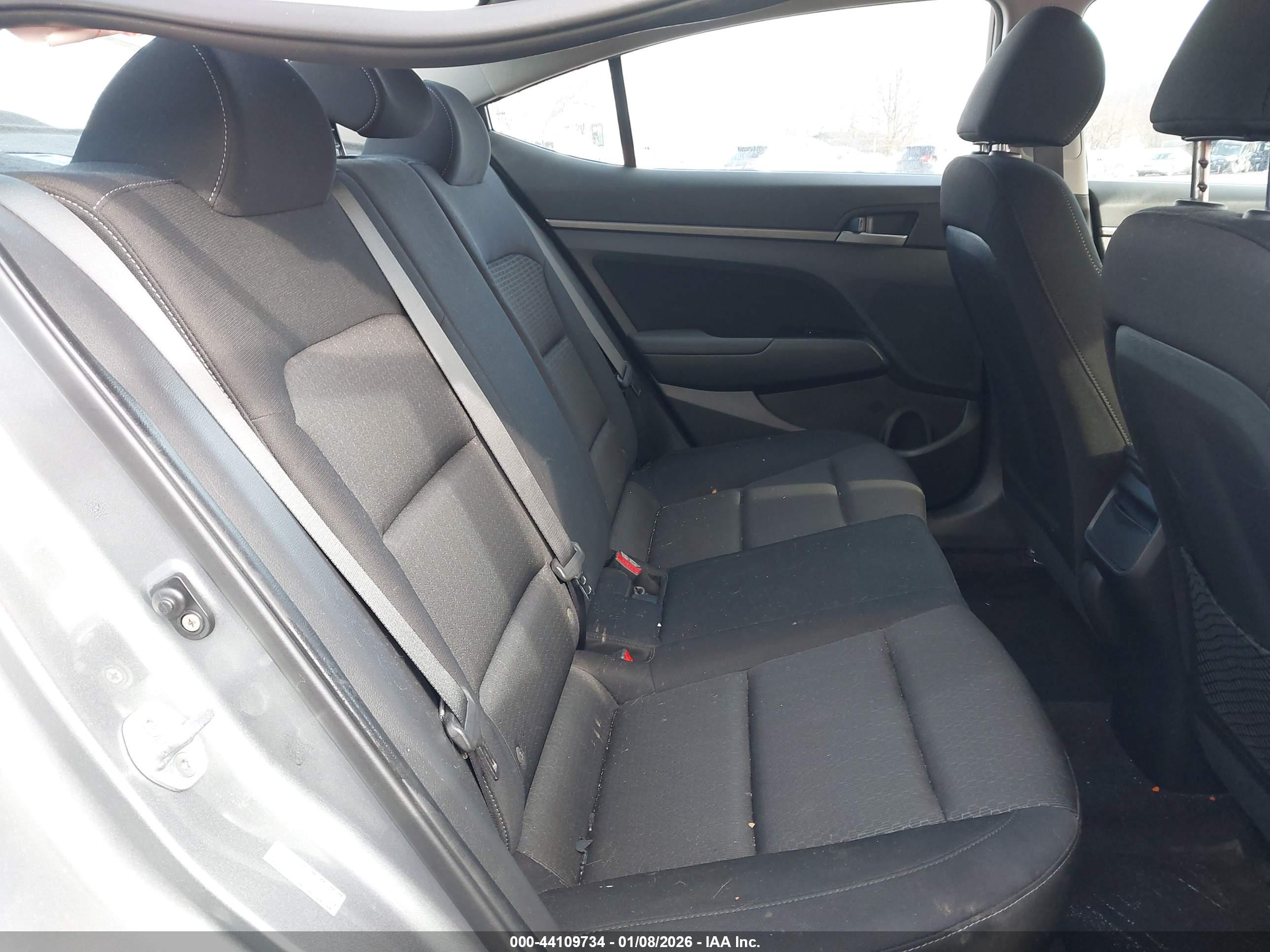 HYUNDAI ELANTRA image 8