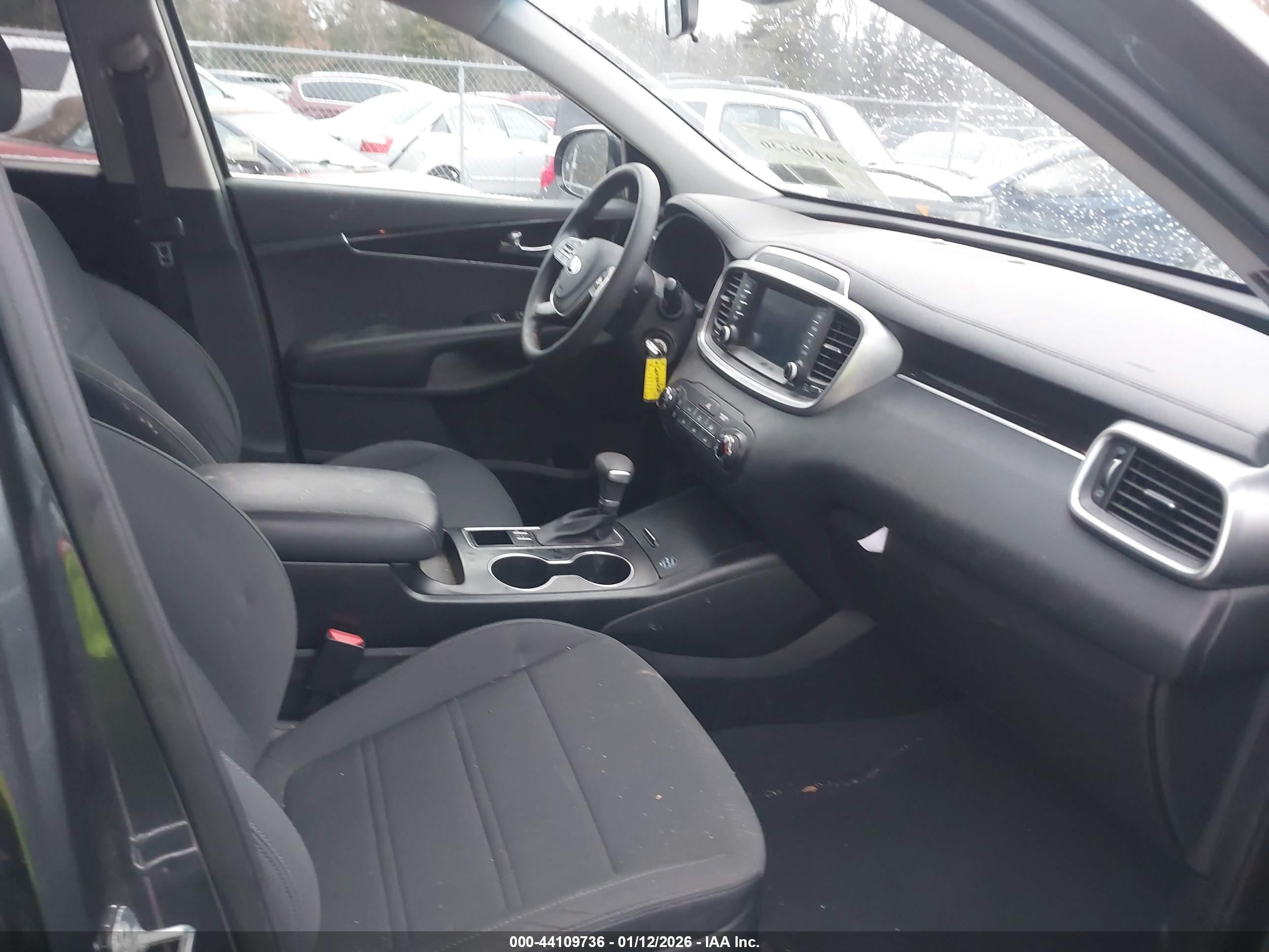 KIA SORENTO image 5