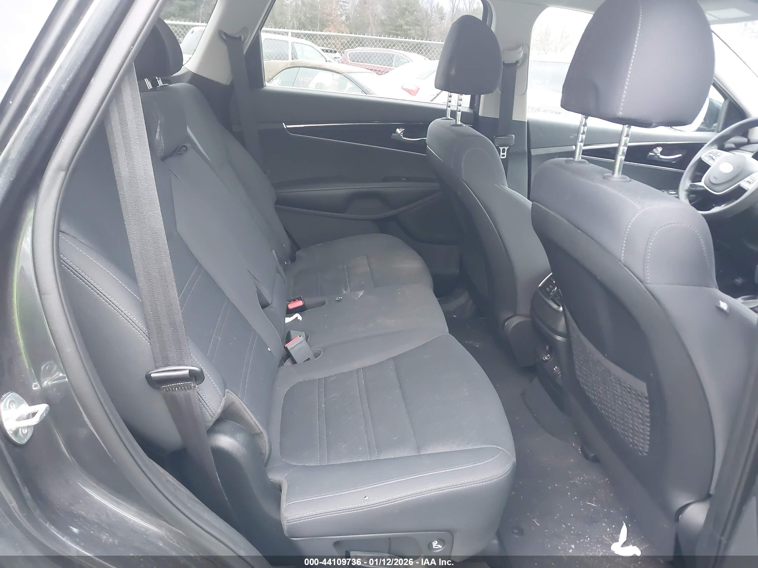 KIA SORENTO image 8