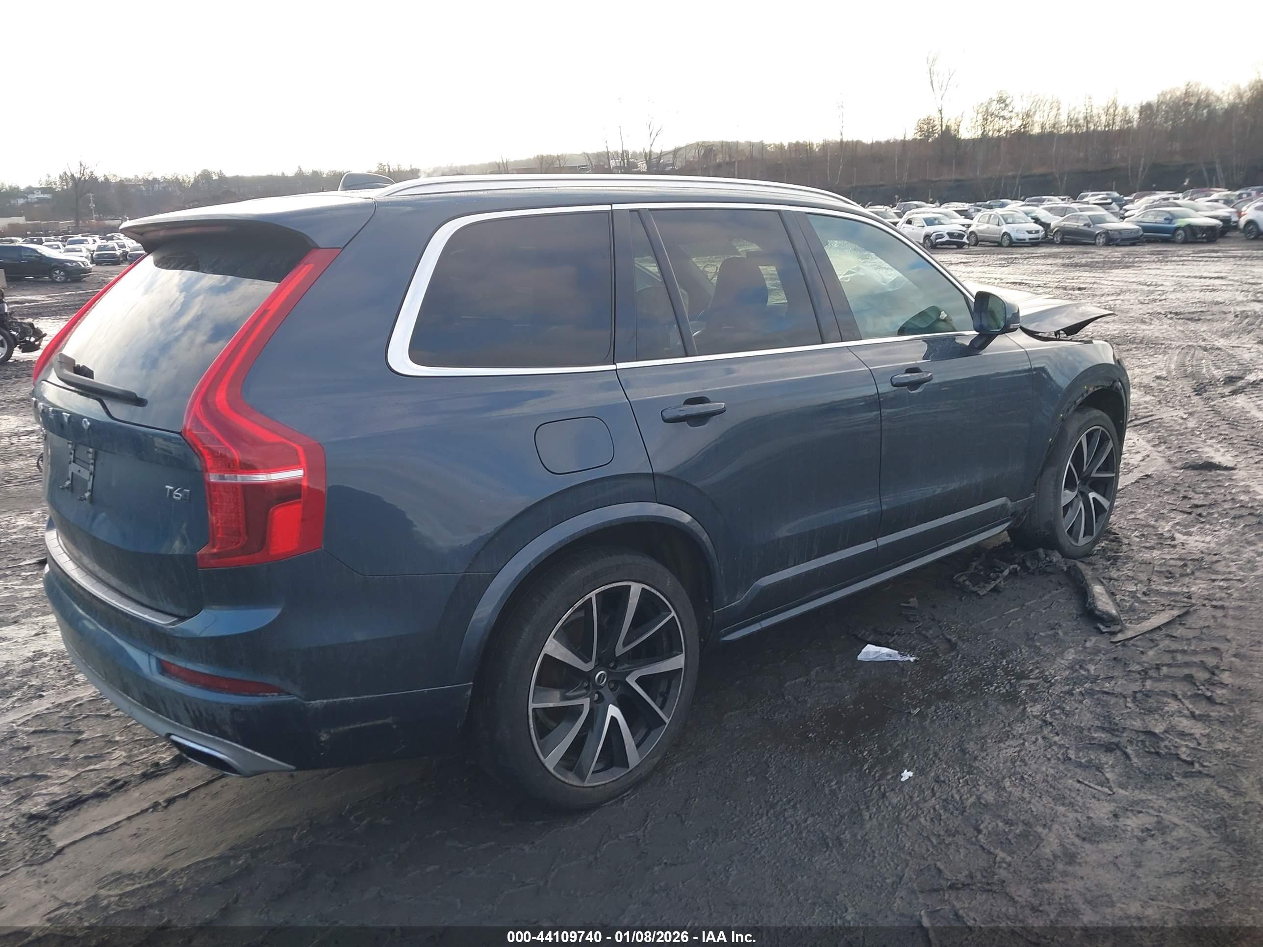 VOLVO XC90 image 4