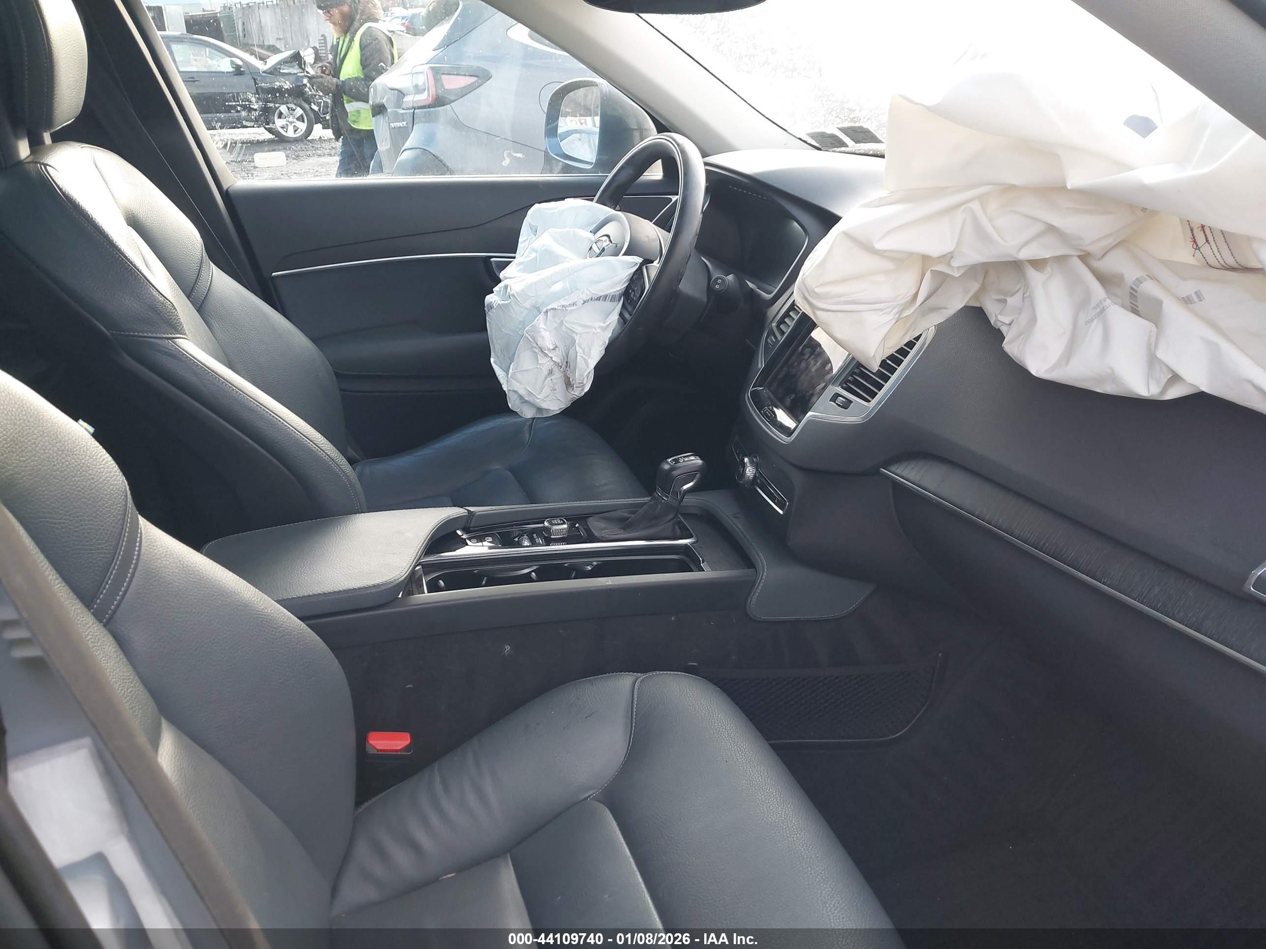 VOLVO XC90 image 5
