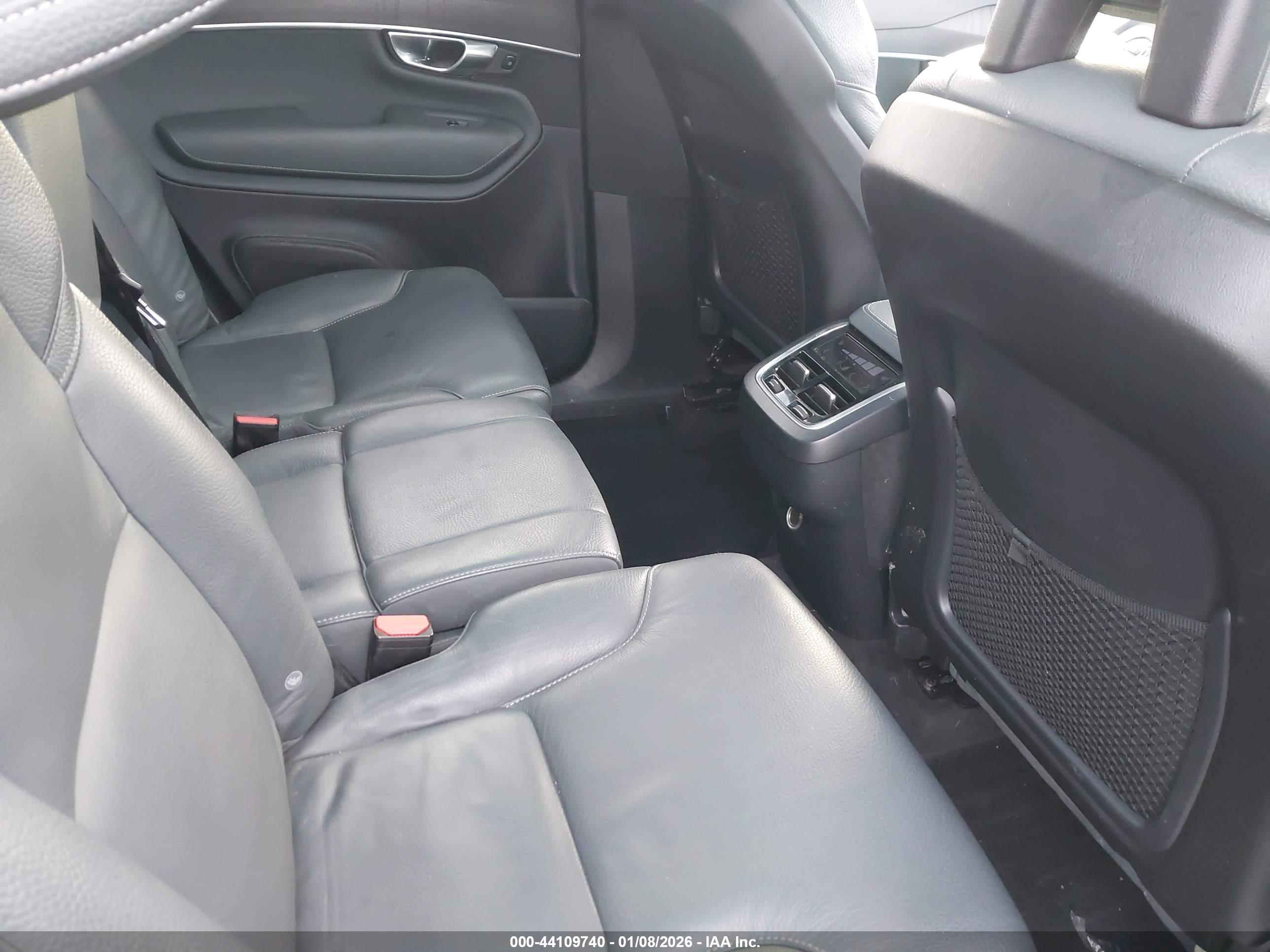 VOLVO XC90 image 8