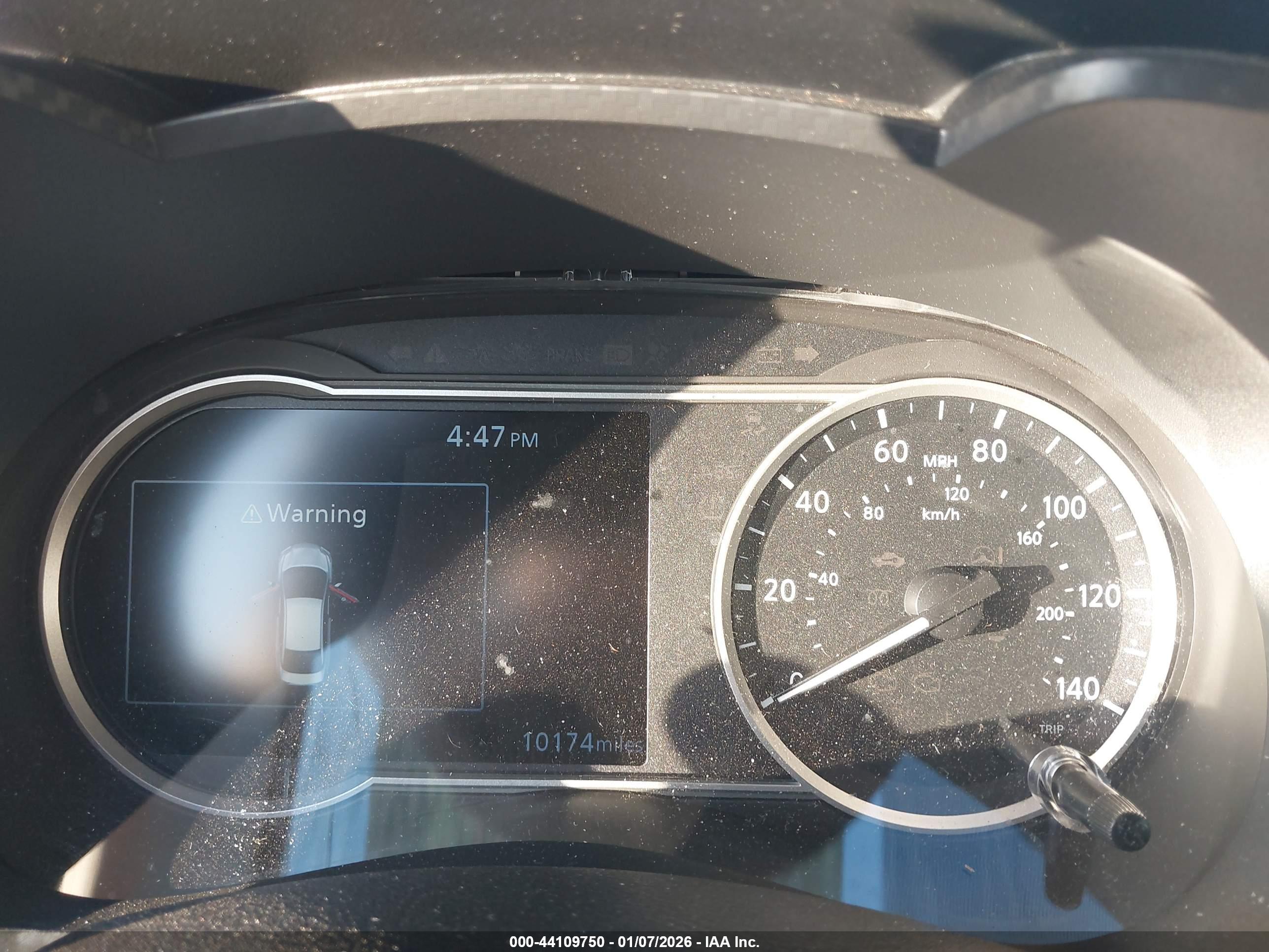 NISSAN VERSA image 7