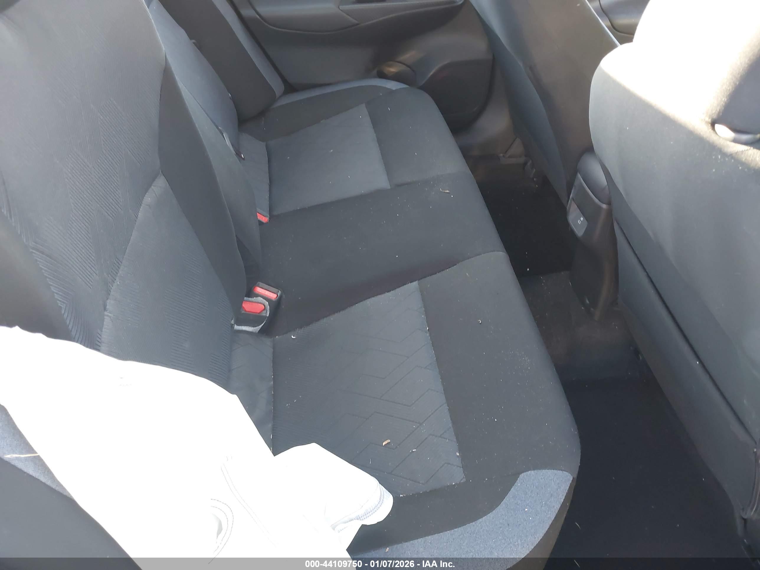 NISSAN VERSA image 8