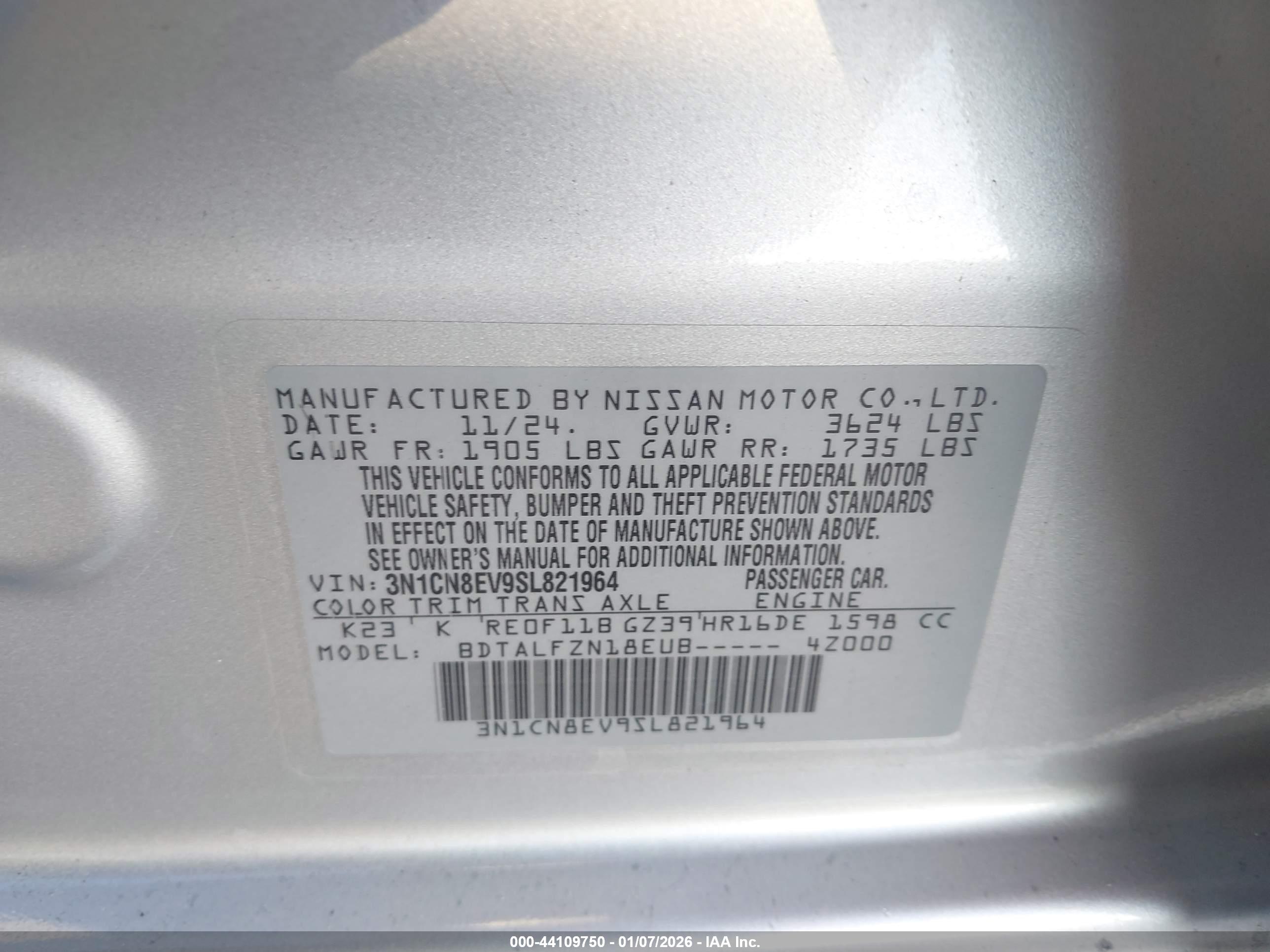 NISSAN VERSA image 9