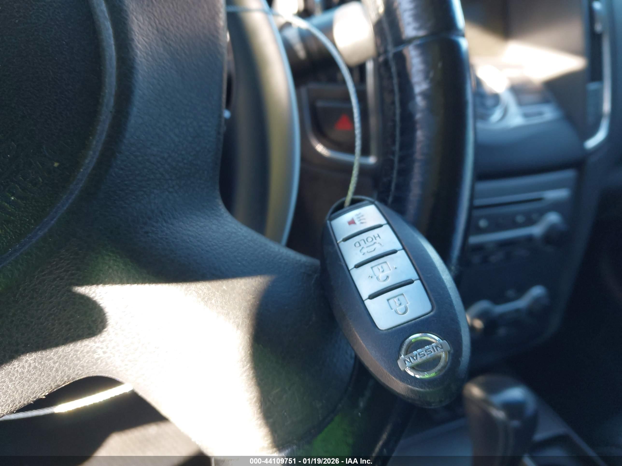 NISSAN MAXIMA image 11