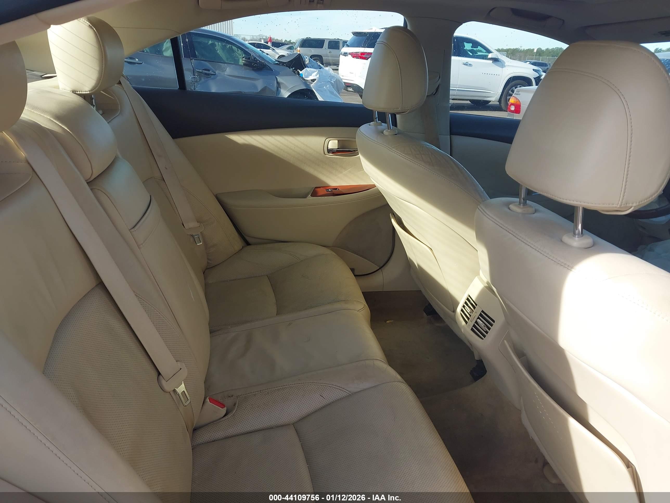 LEXUS ES image 8