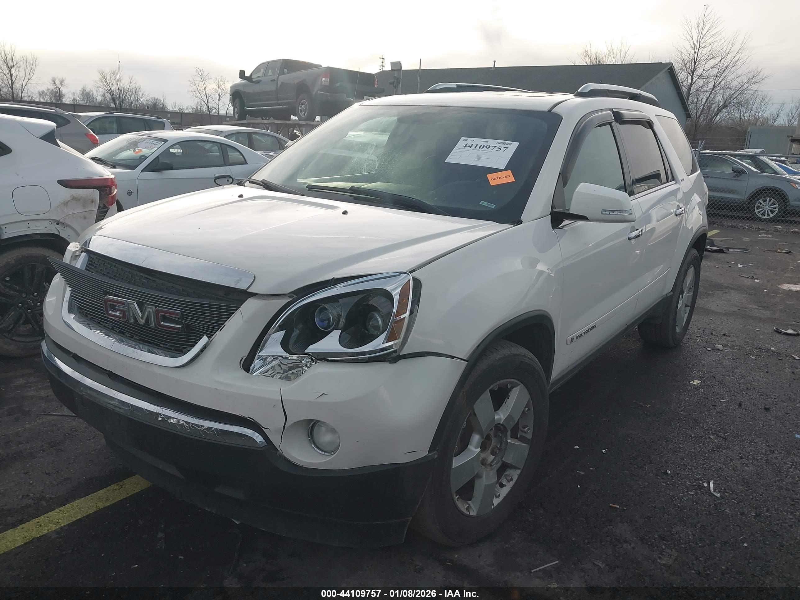 GMC ACADIA image 2