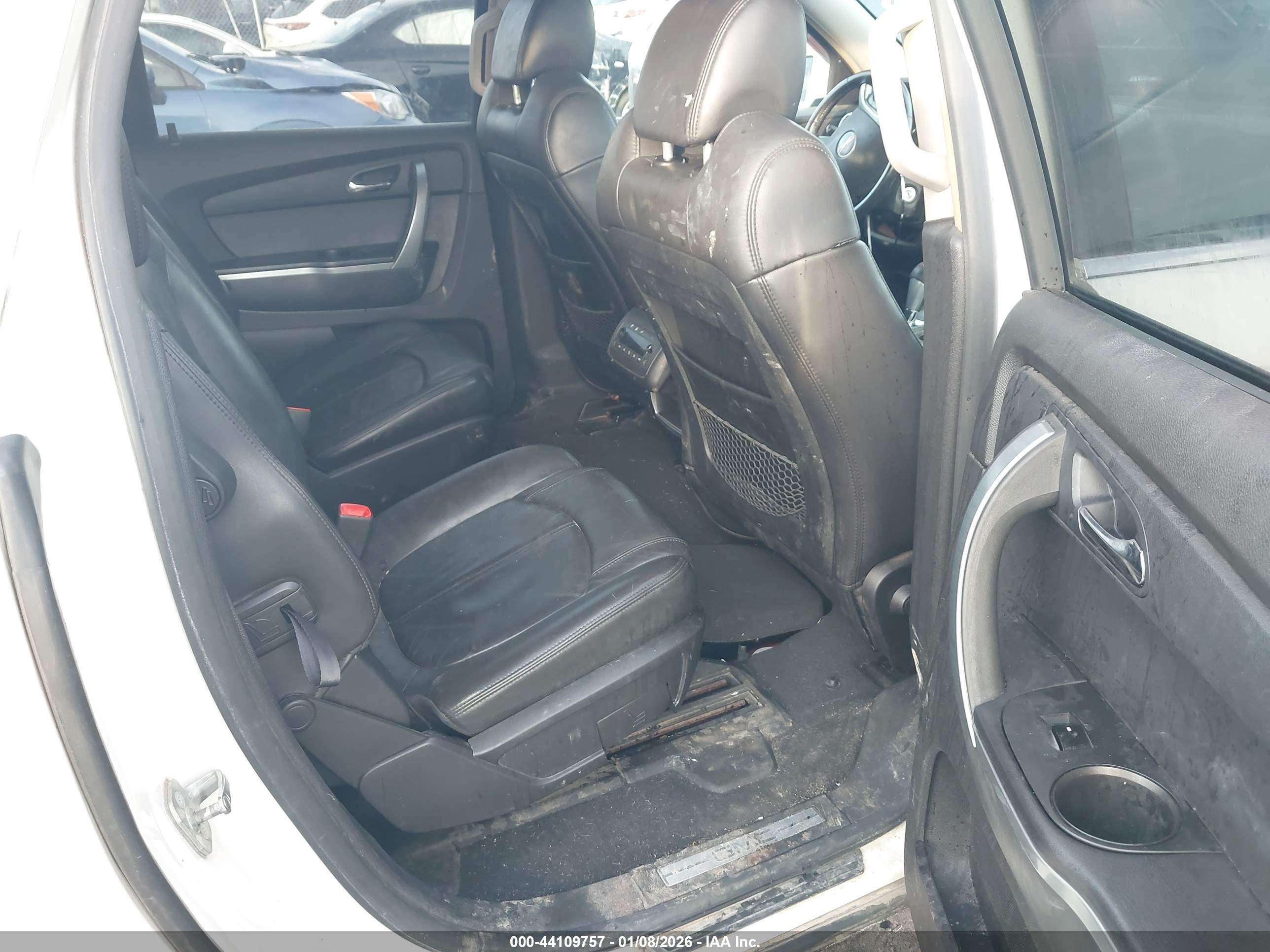 GMC ACADIA image 8