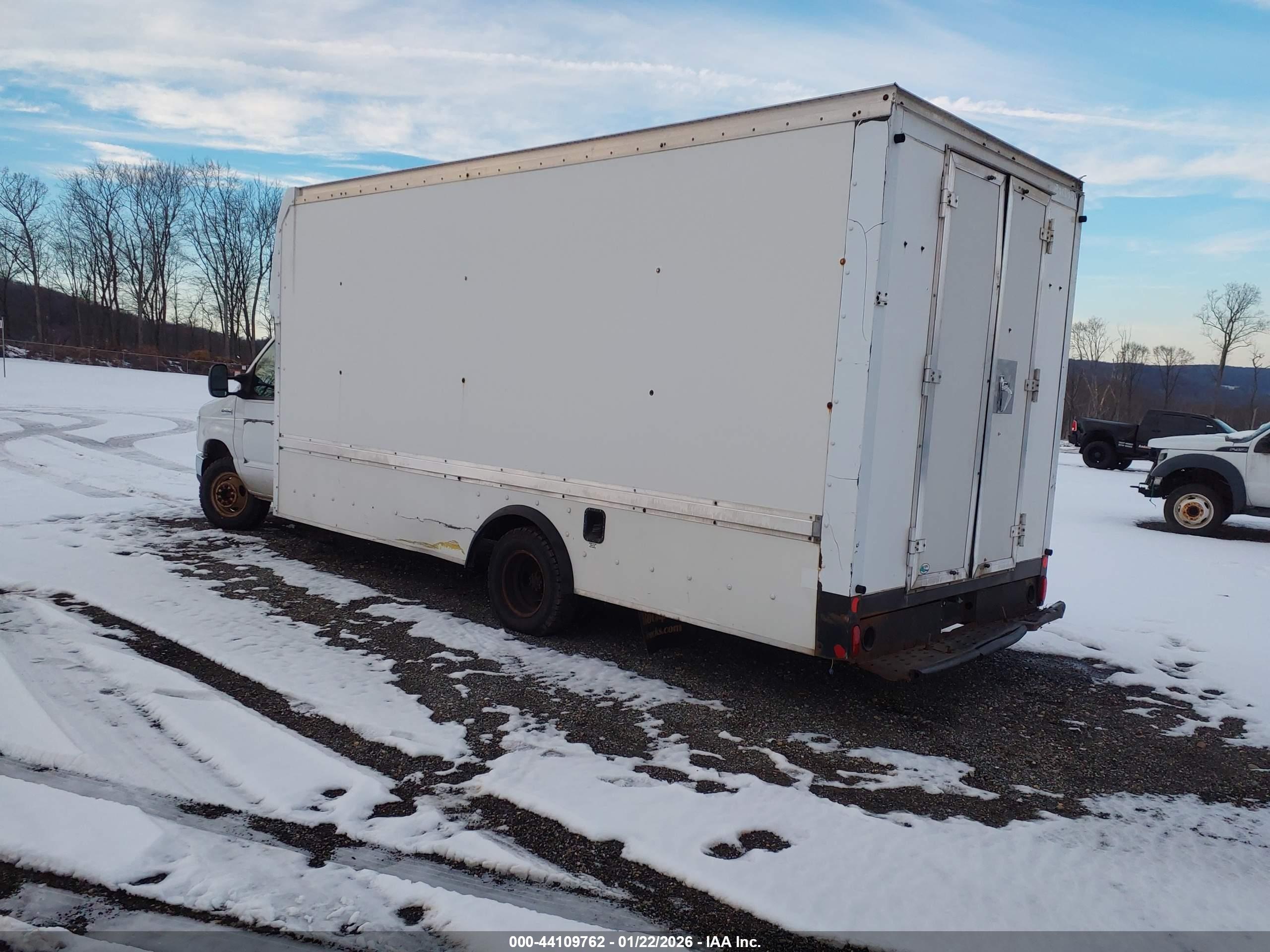 FORD E-450 image 3