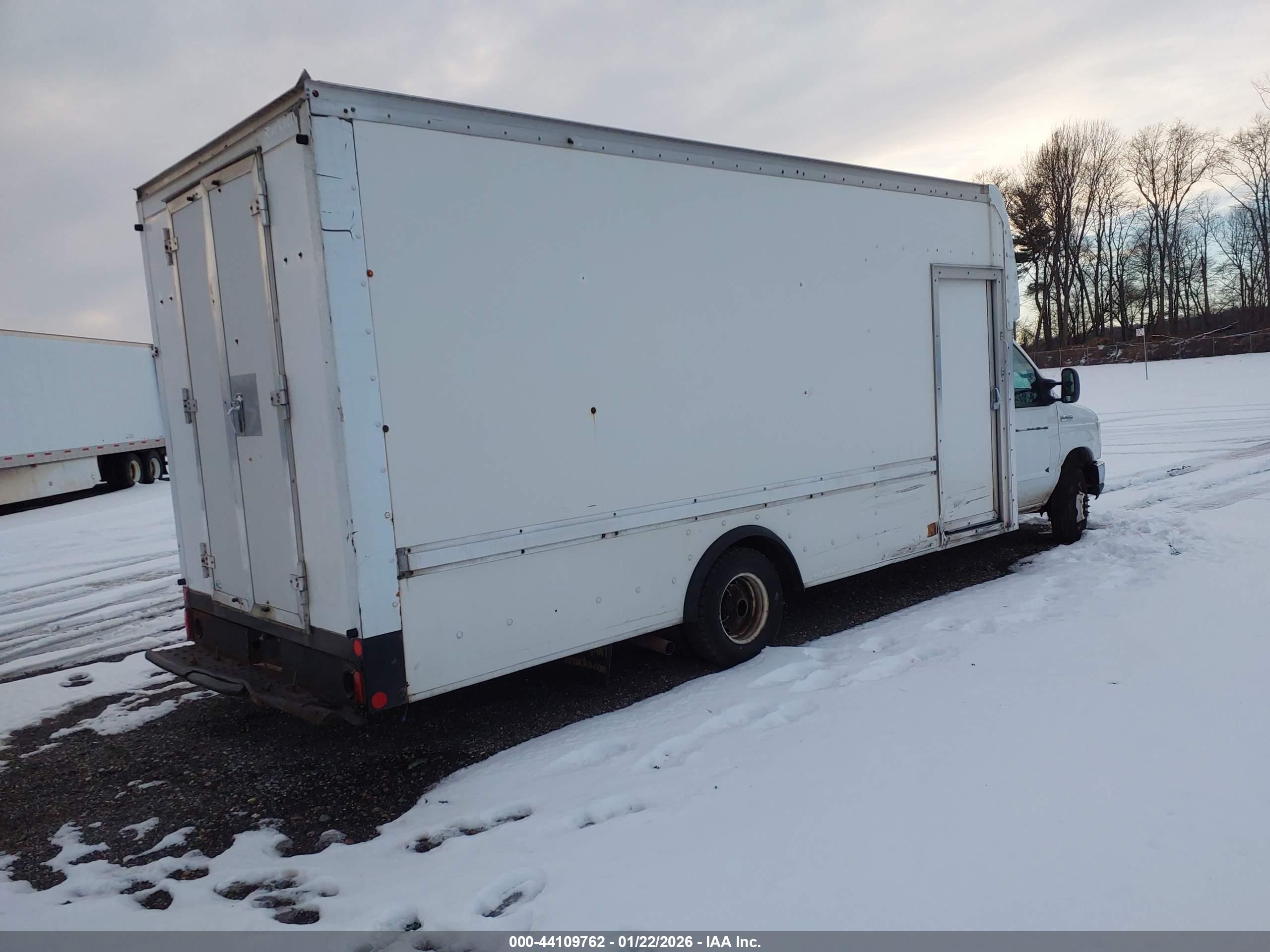 FORD E-450 image 4