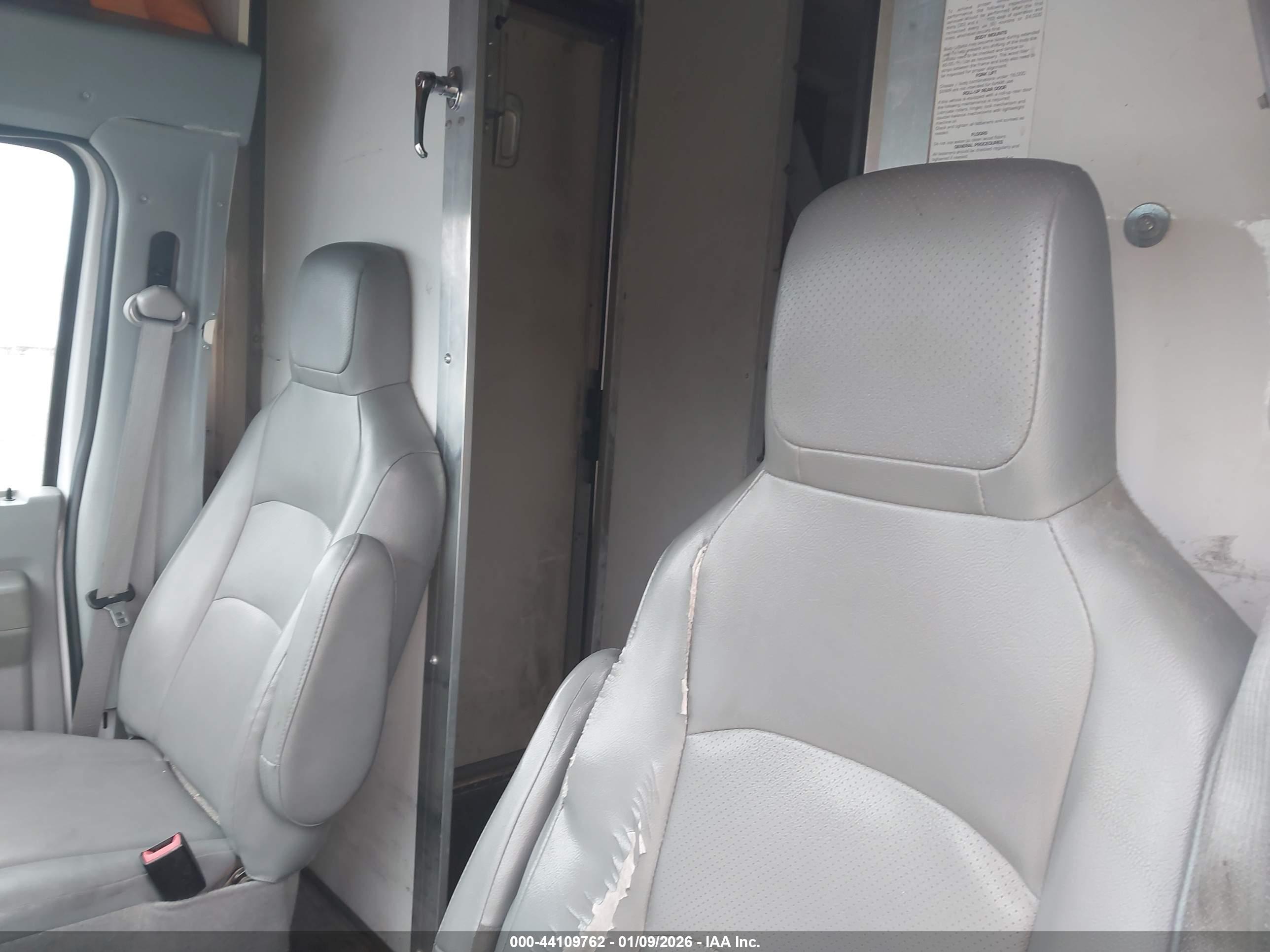 FORD E-450 image 7