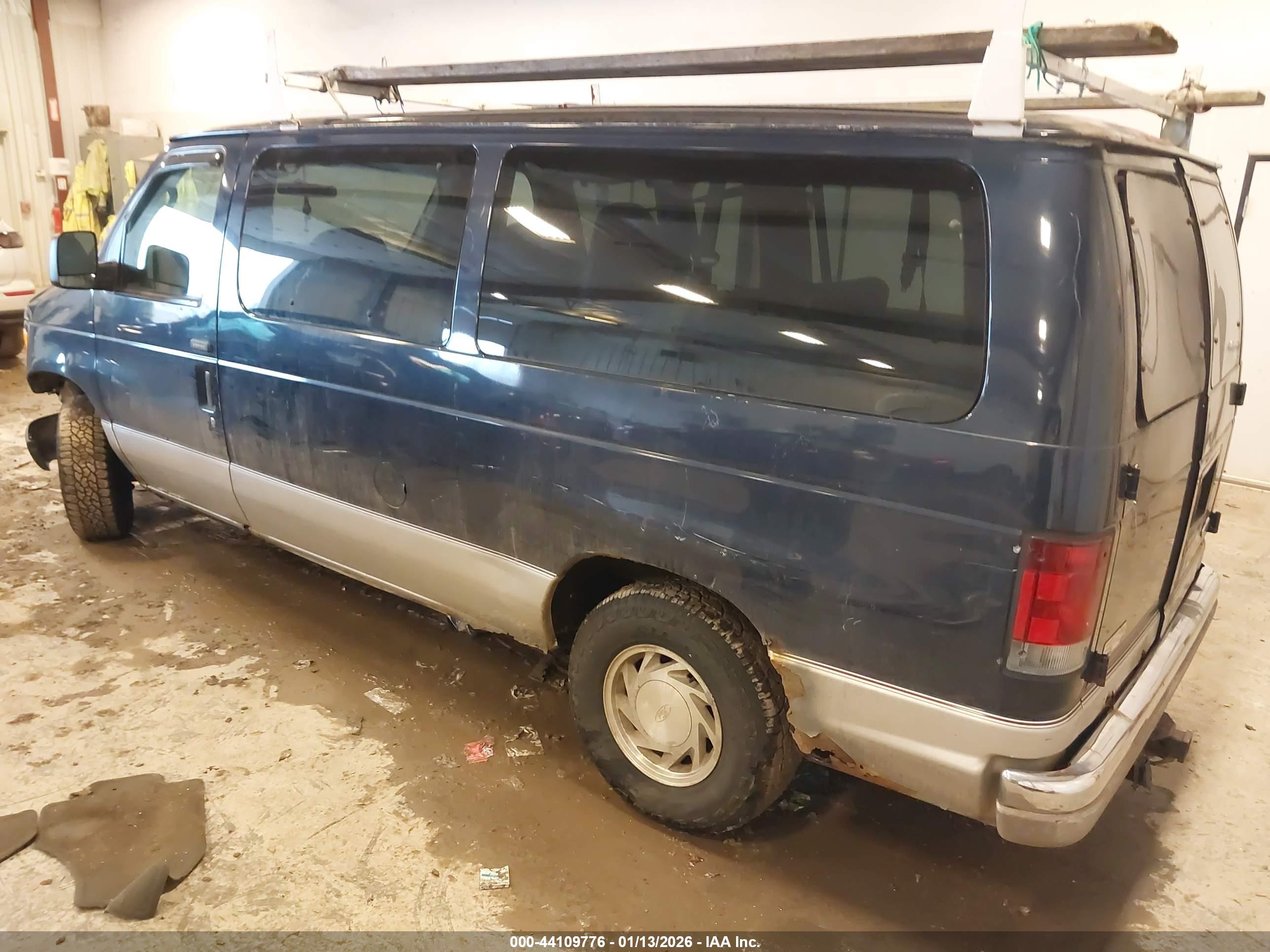FORD E-150 image 3
