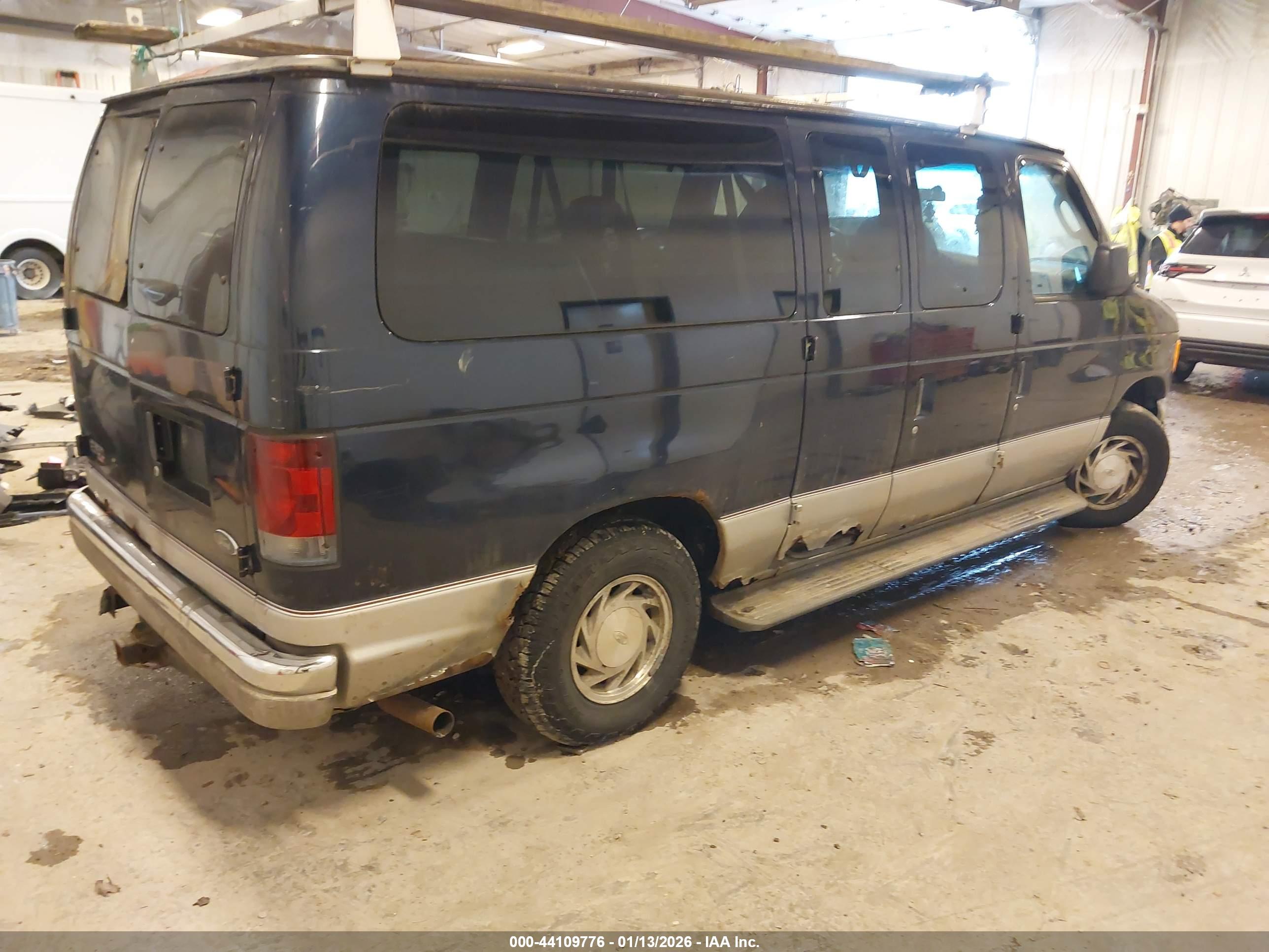 FORD E-150 image 4