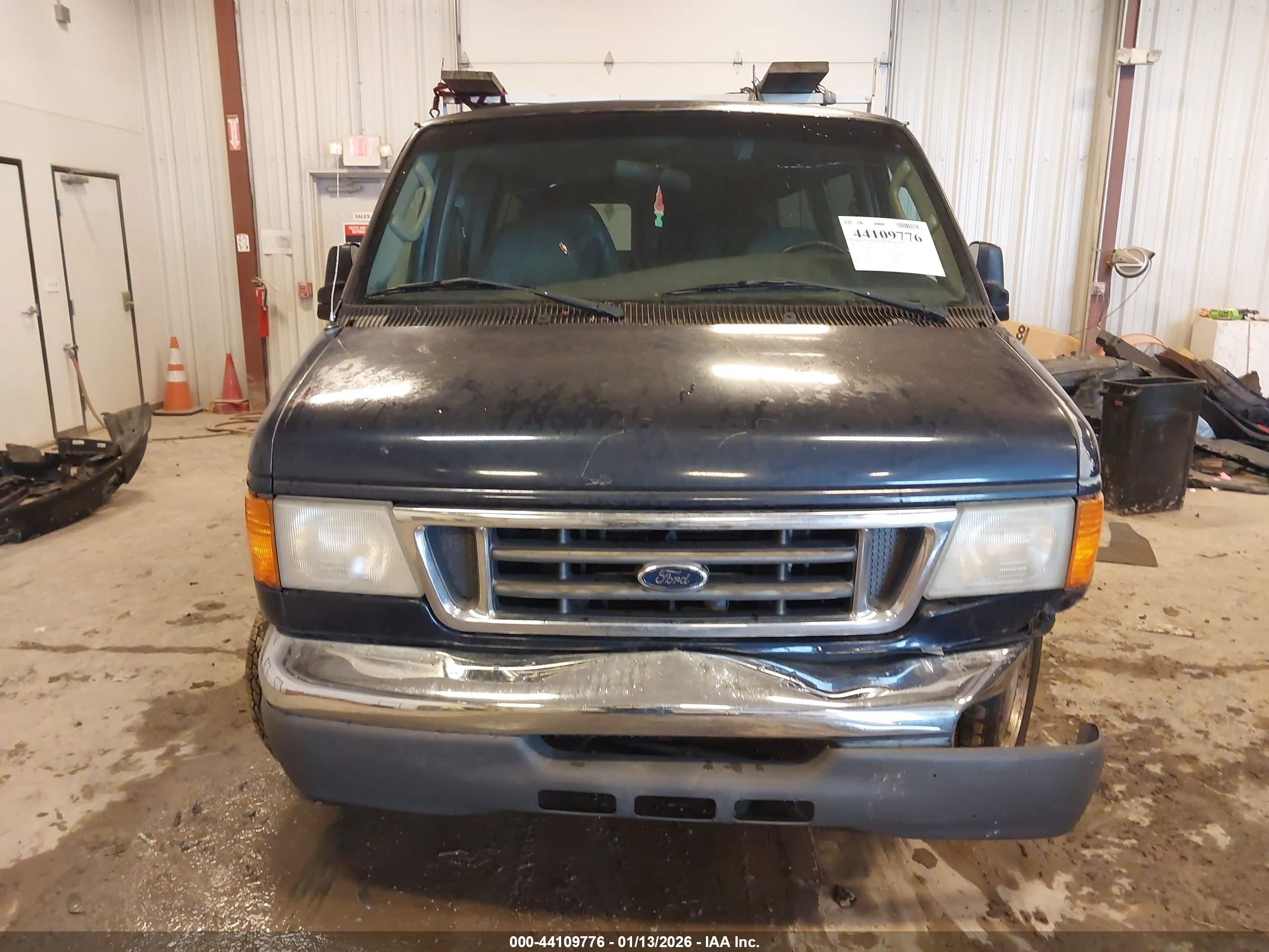 FORD E-150 image 6