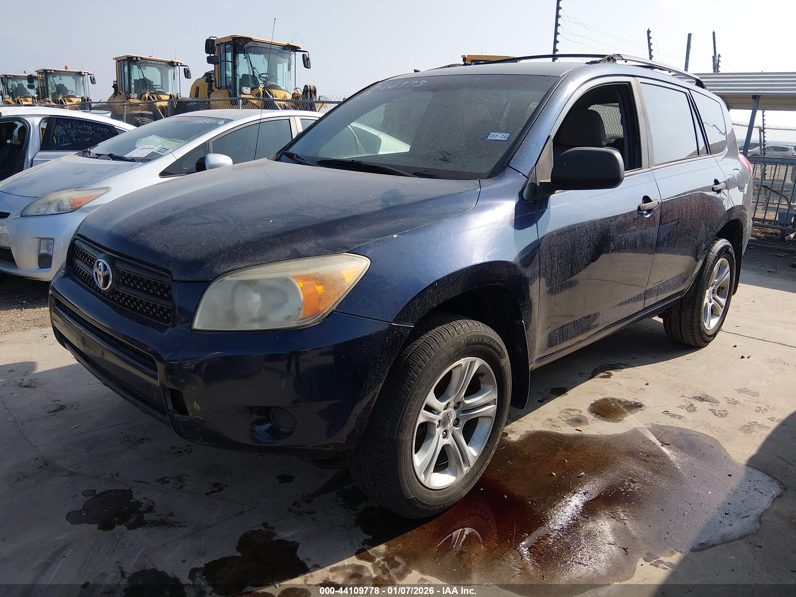 TOYOTA RAV4 image 2