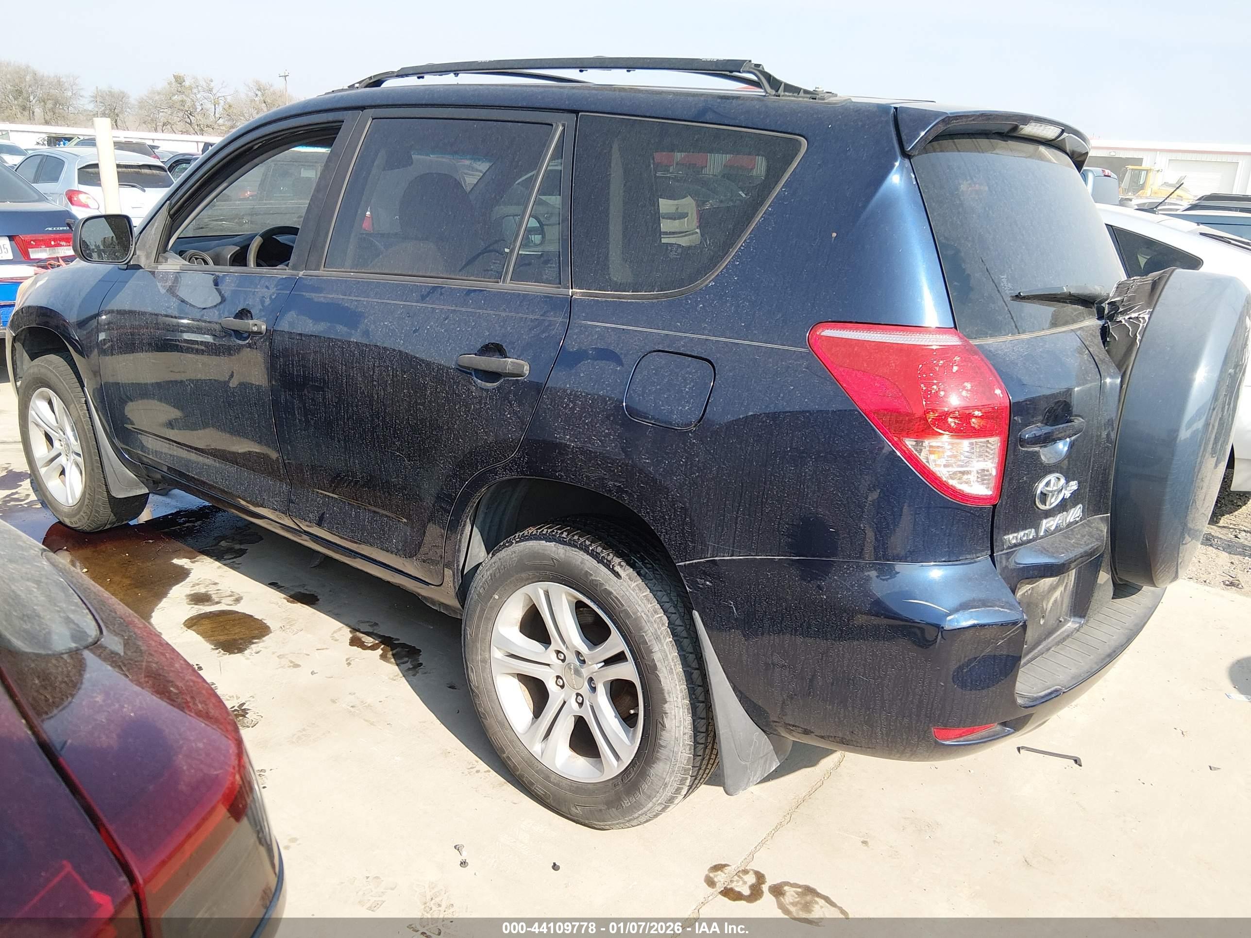 TOYOTA RAV4 image 3