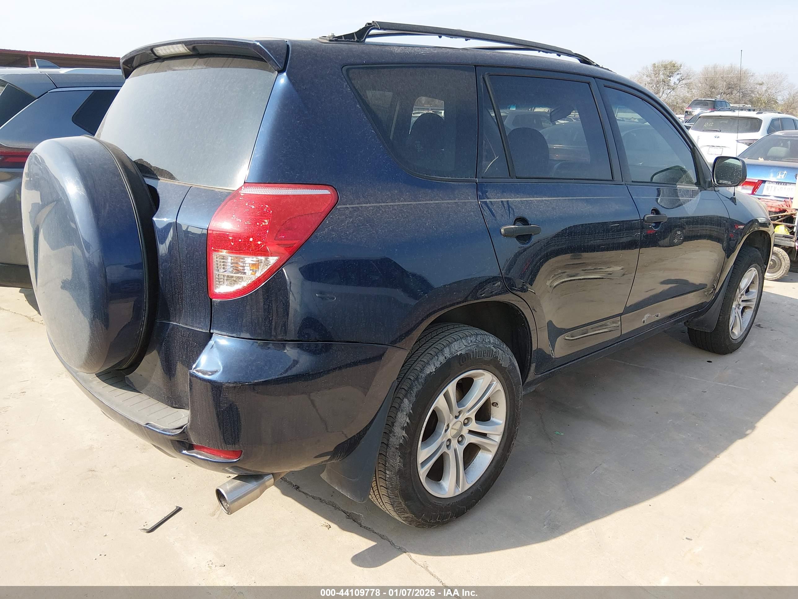 TOYOTA RAV4 image 4