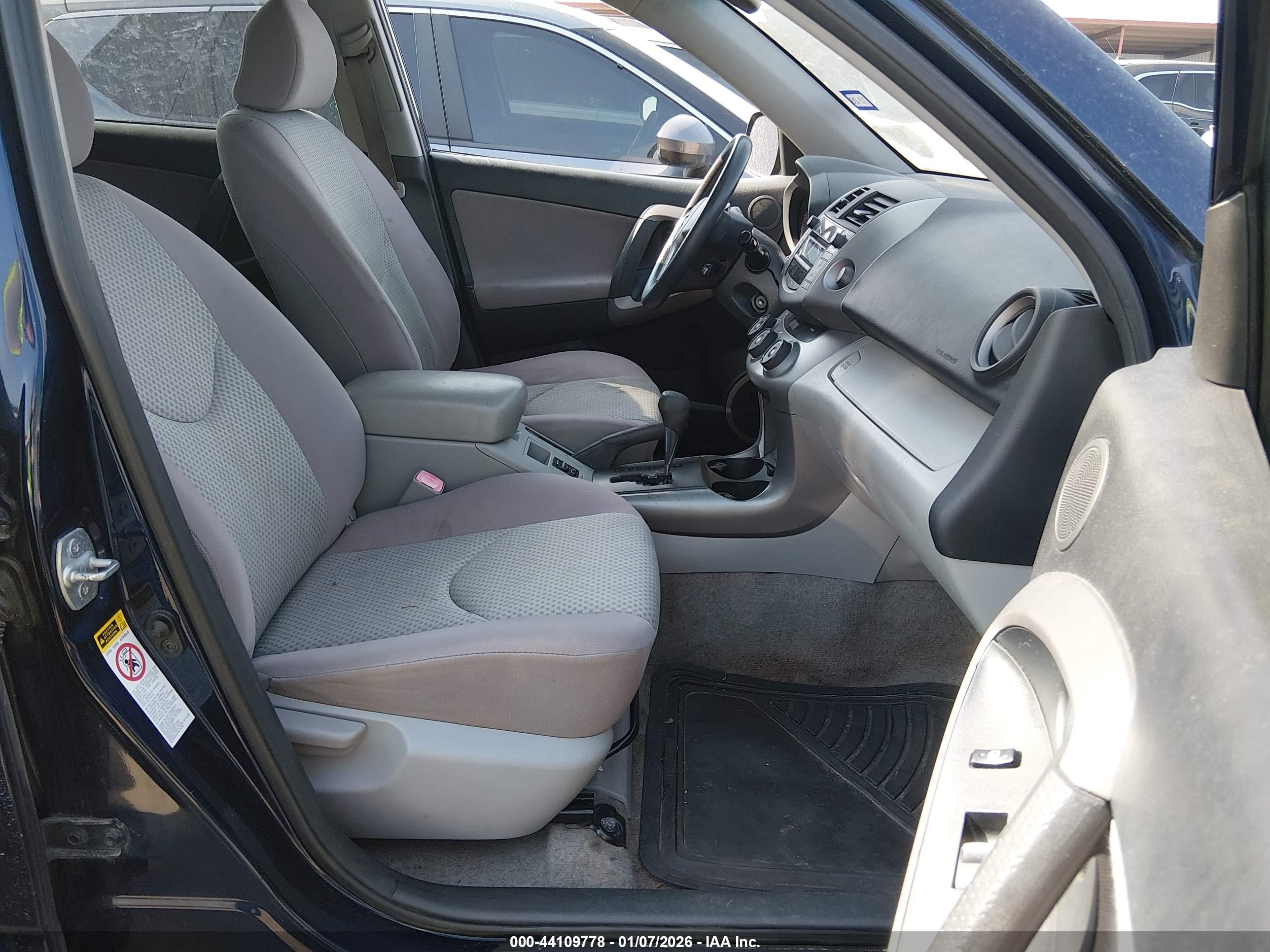 TOYOTA RAV4 image 5