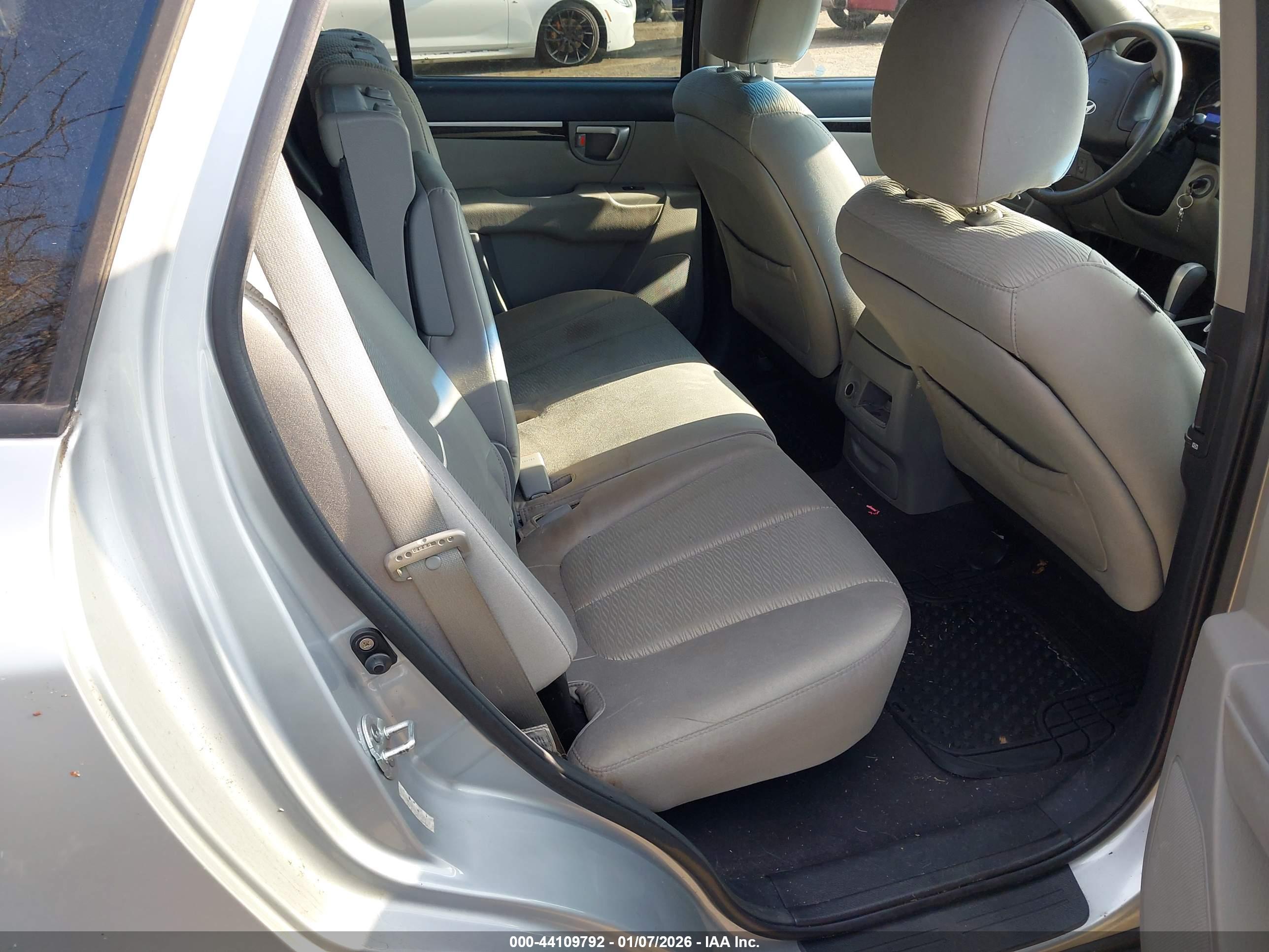 HYUNDAI SANTA image 8