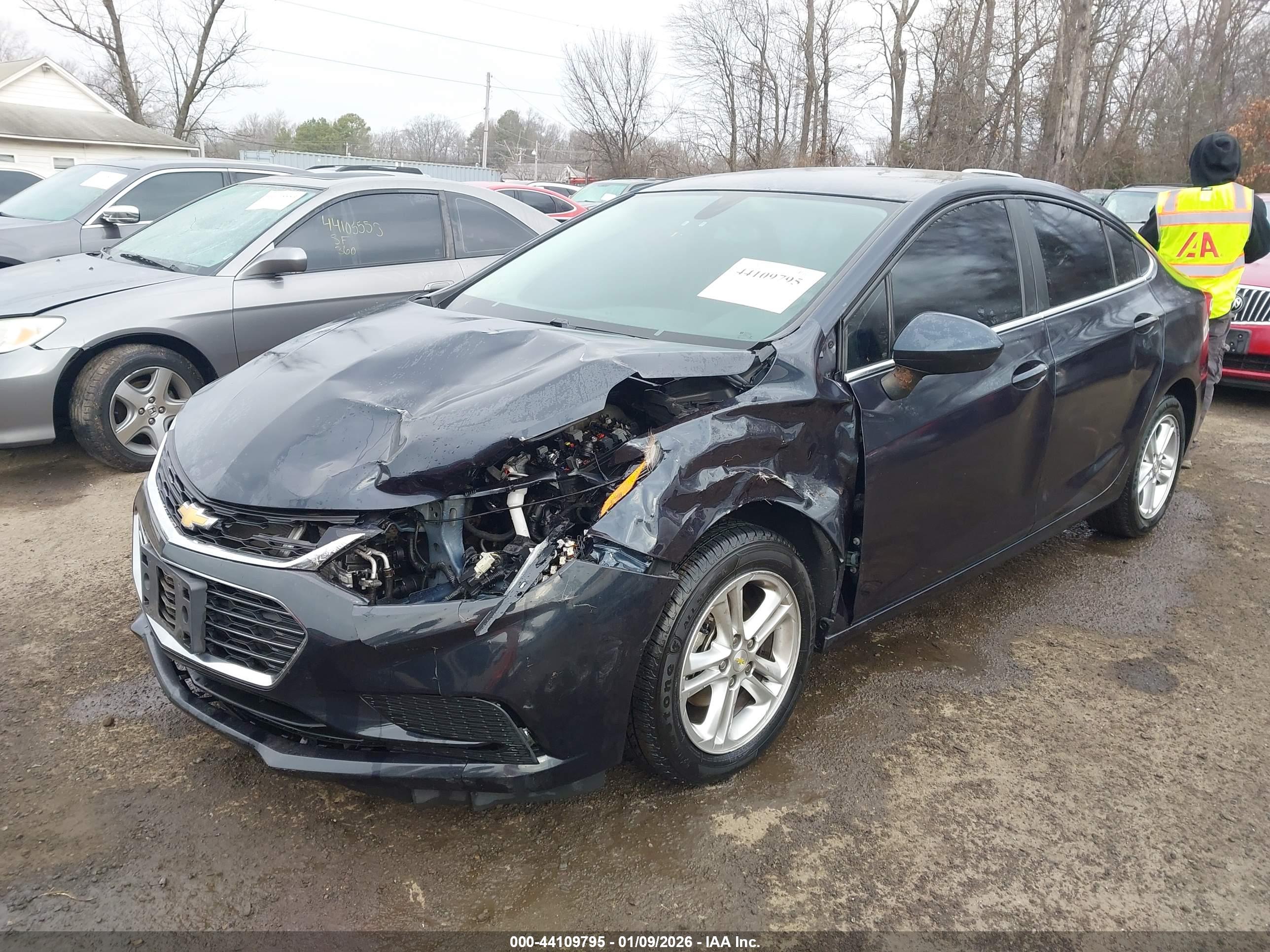 CHEVROLET CRUZE image 2