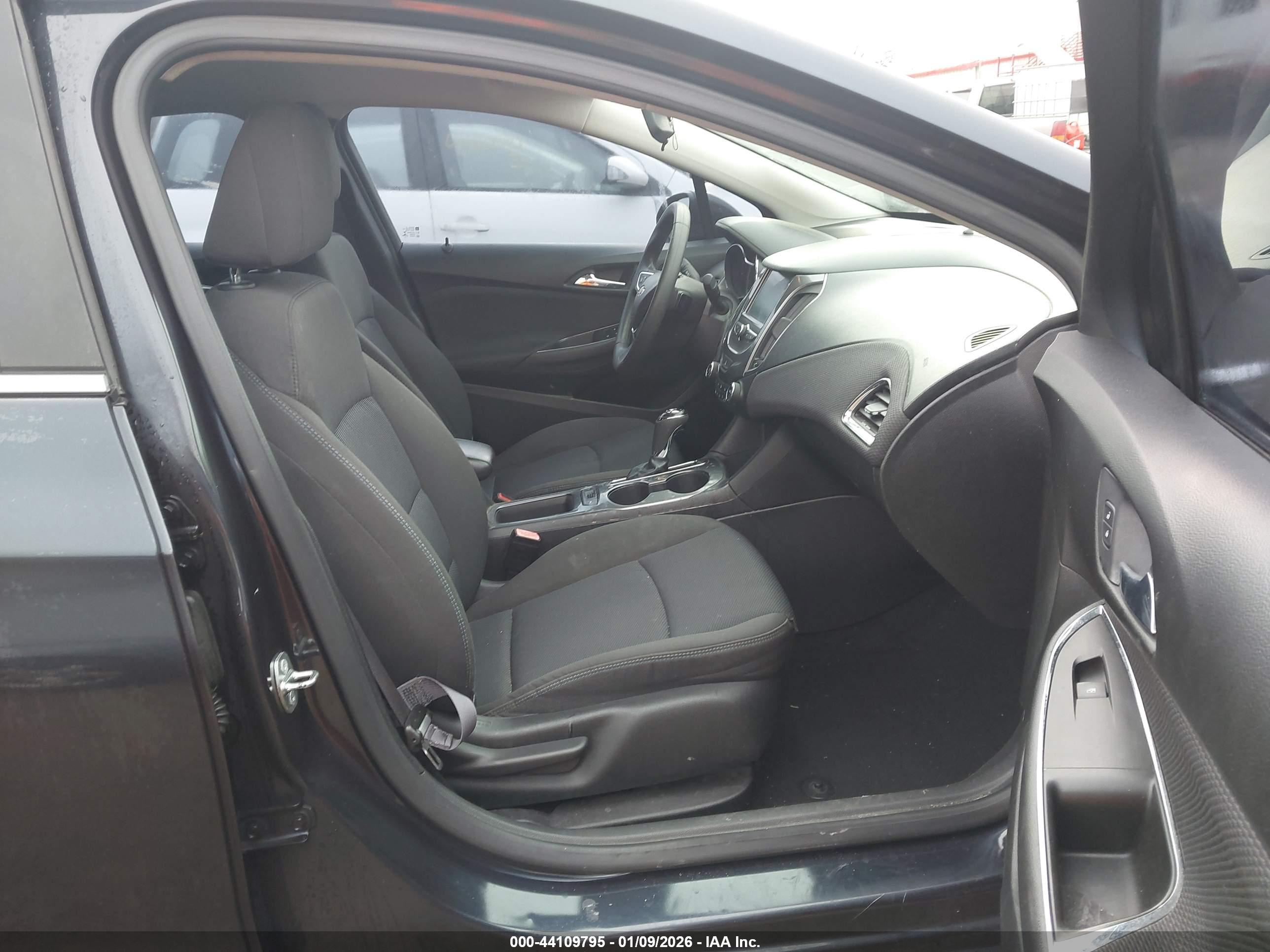 CHEVROLET CRUZE image 5