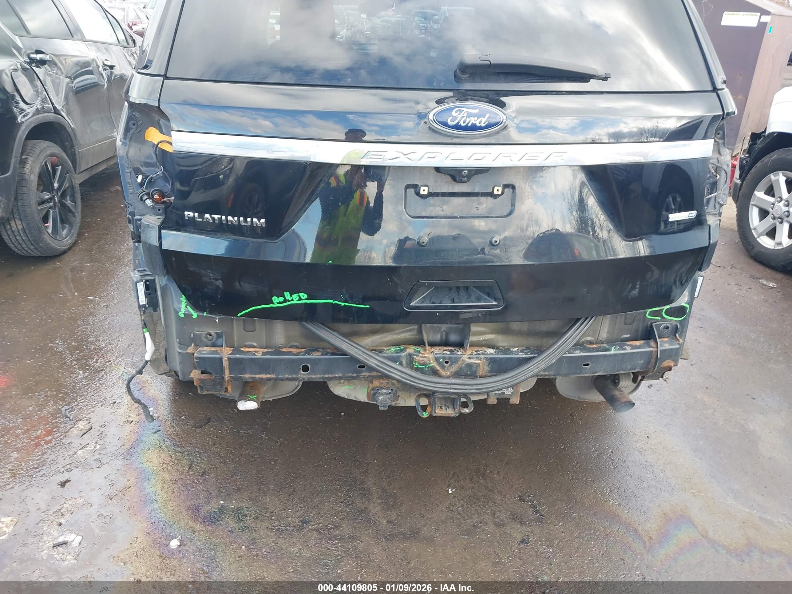 FORD EXPLORER image 6