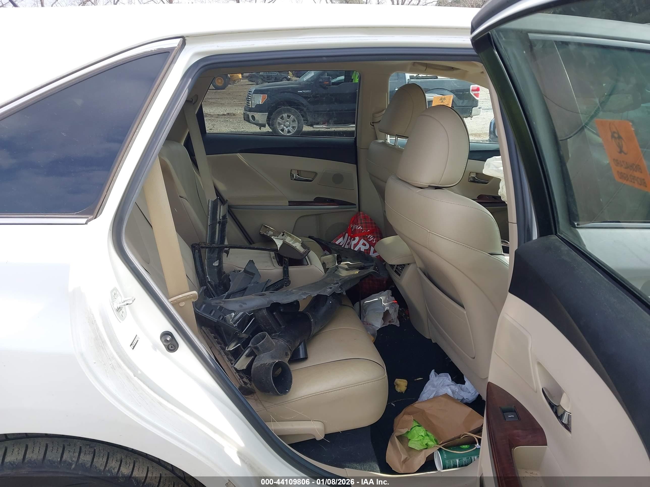 TOYOTA VENZA image 8