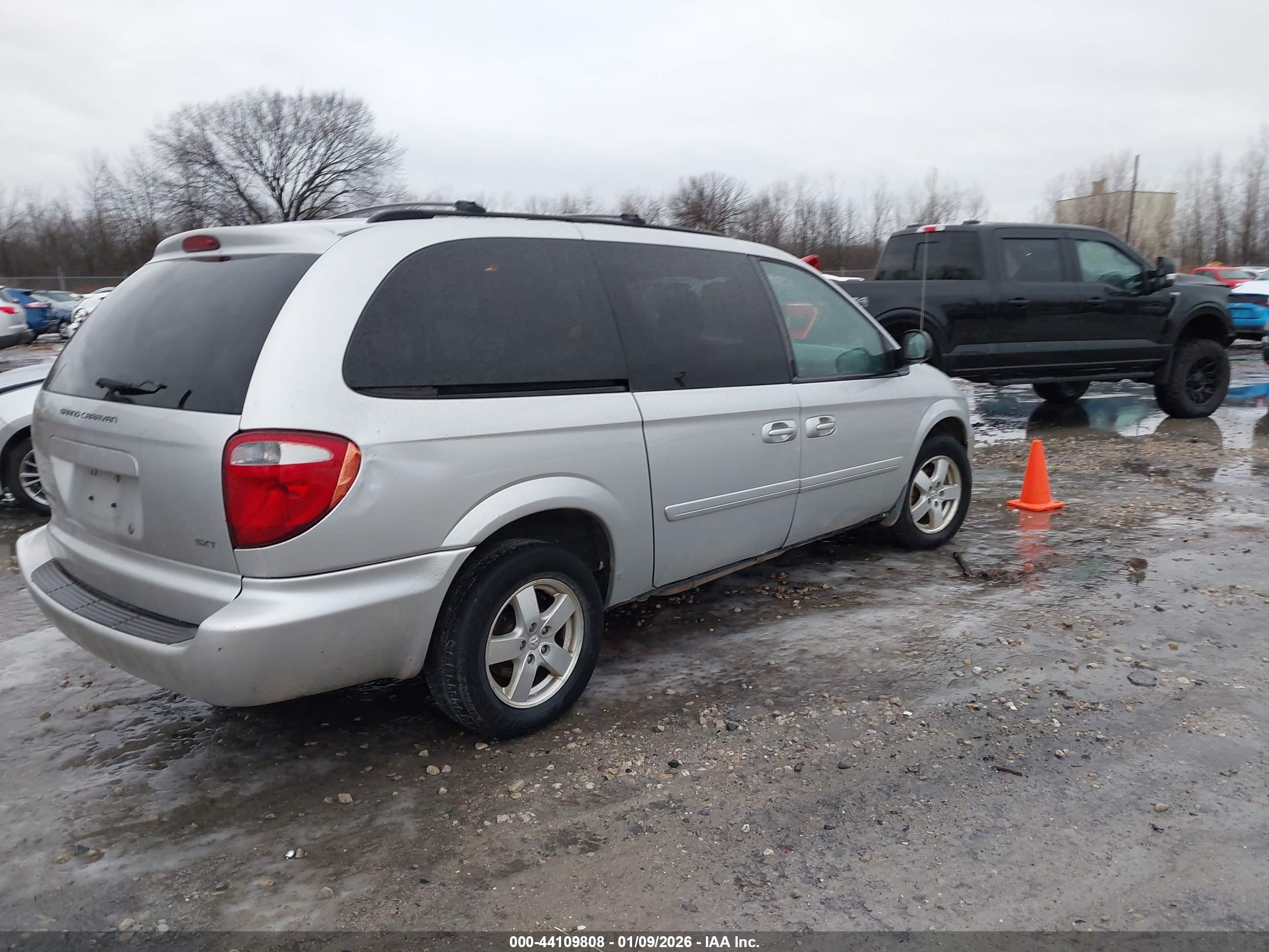 DODGE GRAND image 4