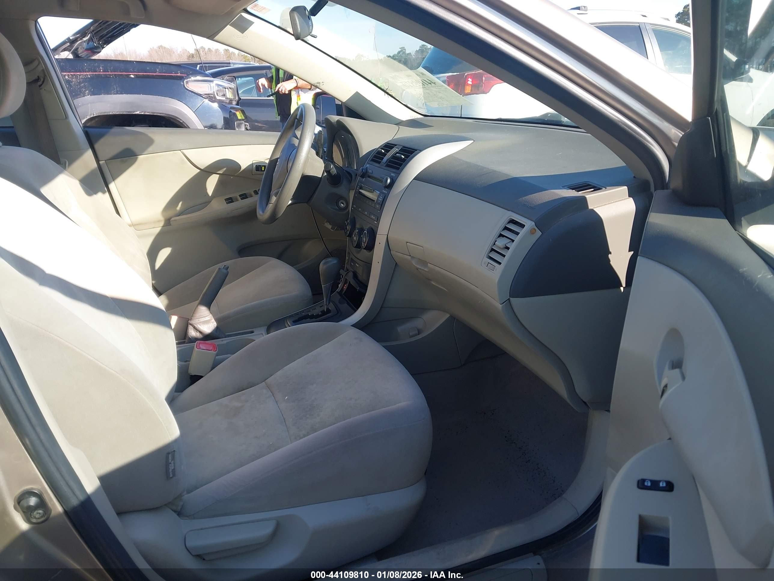 TOYOTA COROLLA image 5