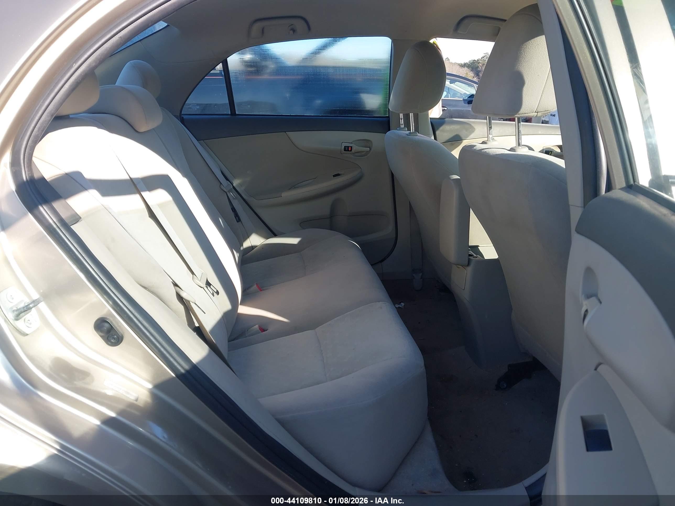 TOYOTA COROLLA image 8