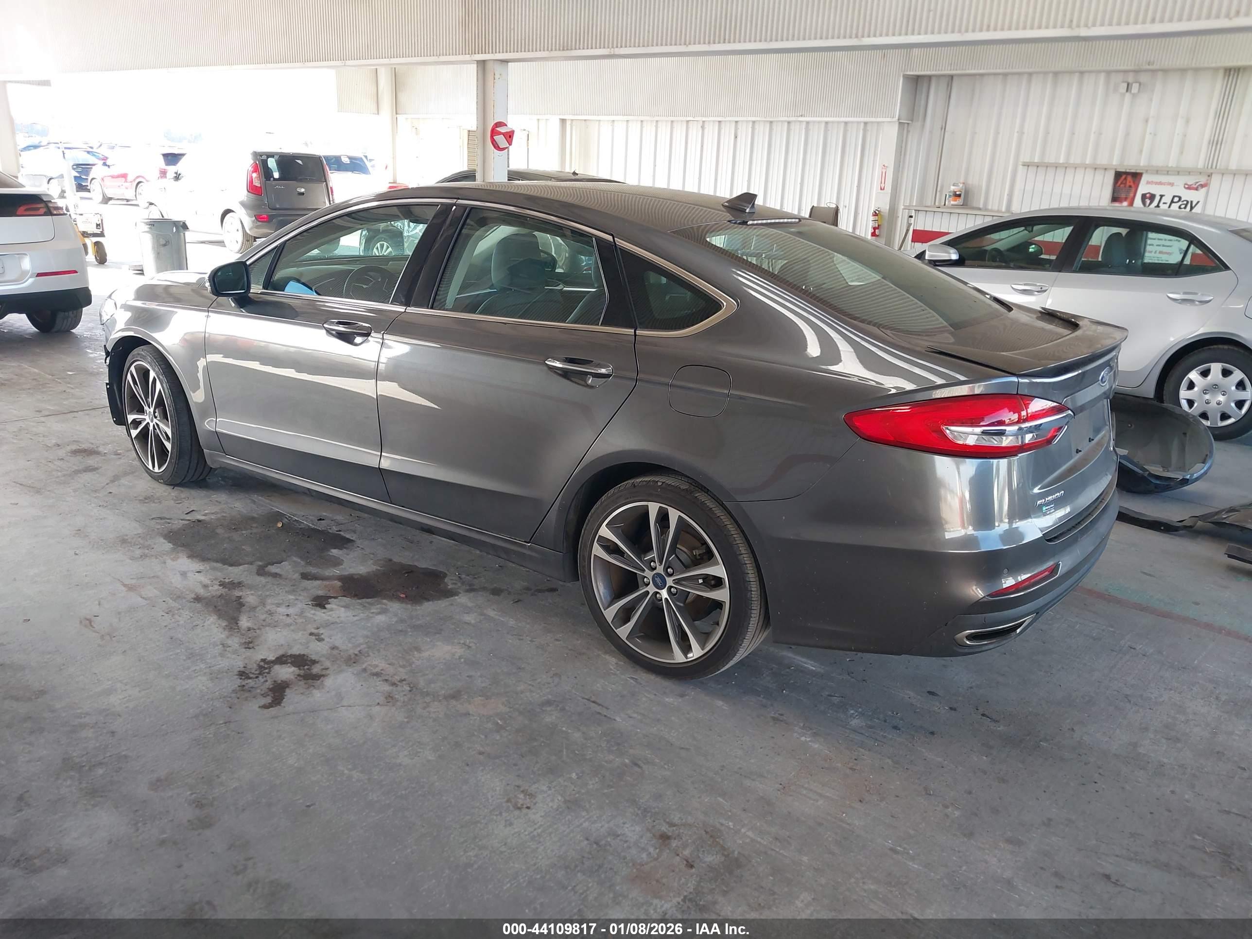 FORD FUSION image 3