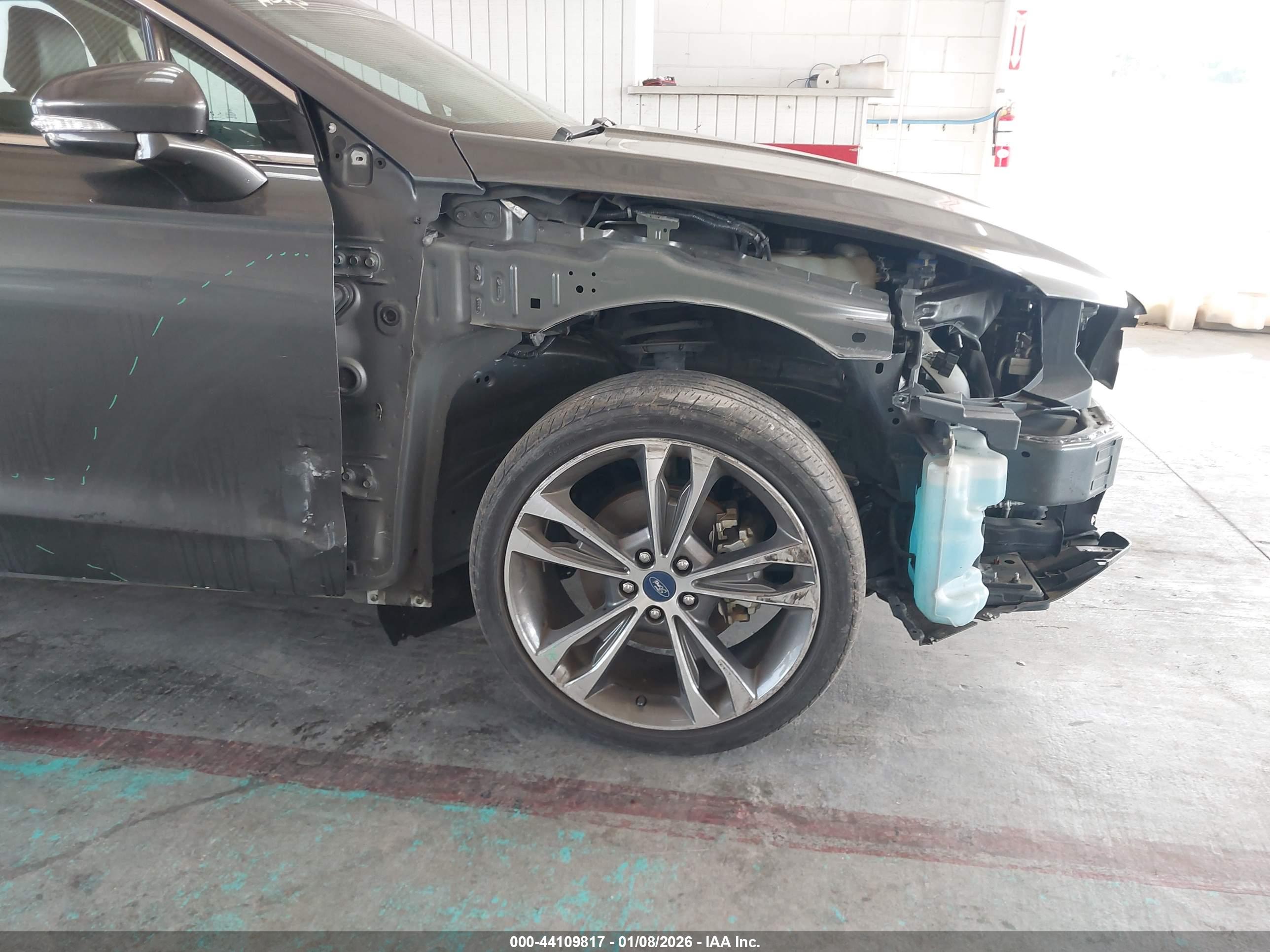 FORD FUSION image 6