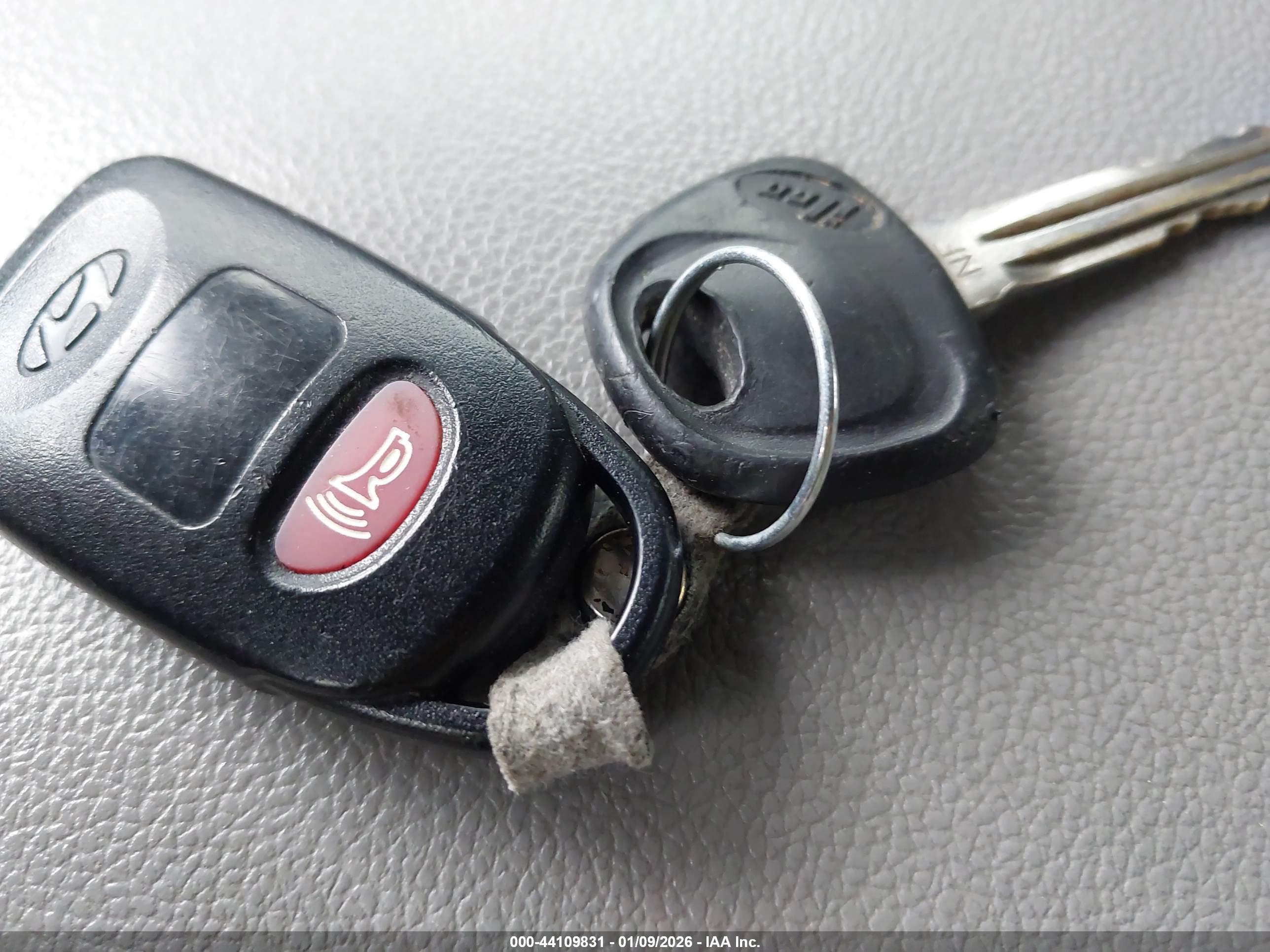 HYUNDAI ELANTRA image 11