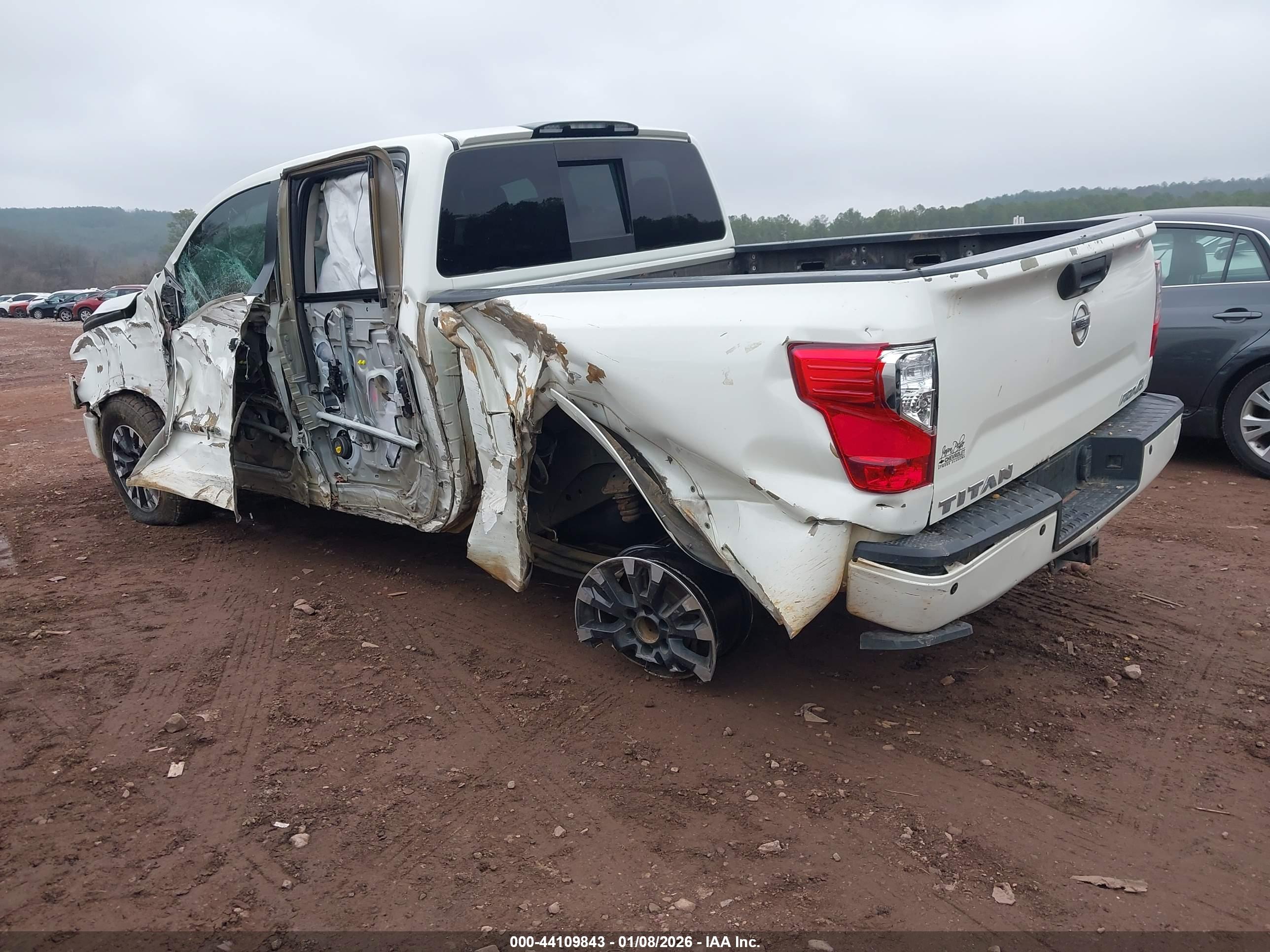 NISSAN TITAN image 3