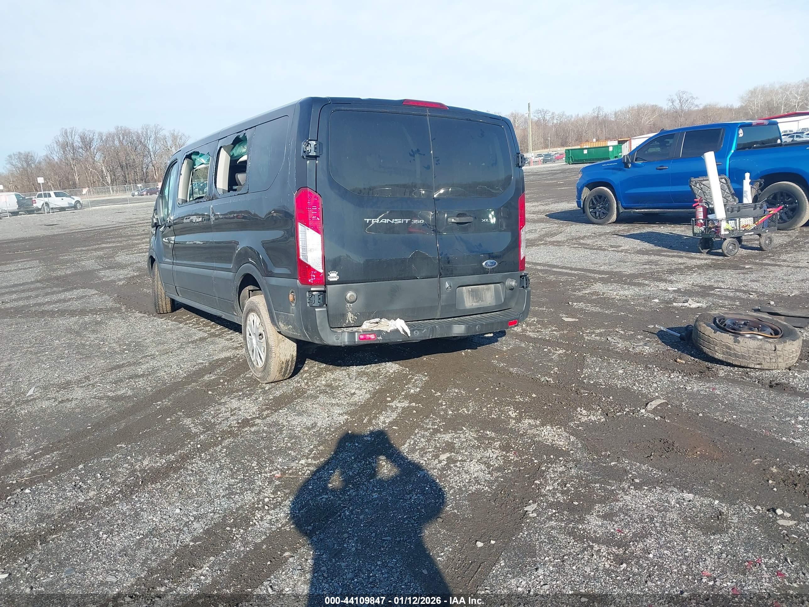 FORD TRANSIT-350 image 3