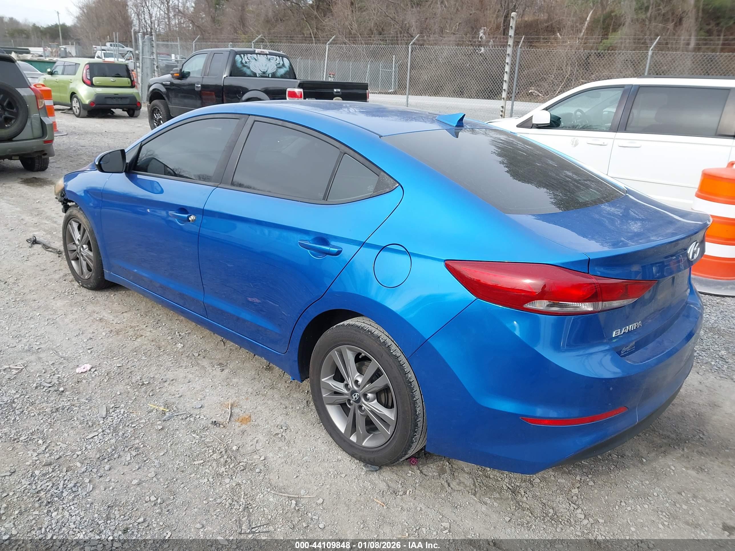 HYUNDAI ELANTRA image 3